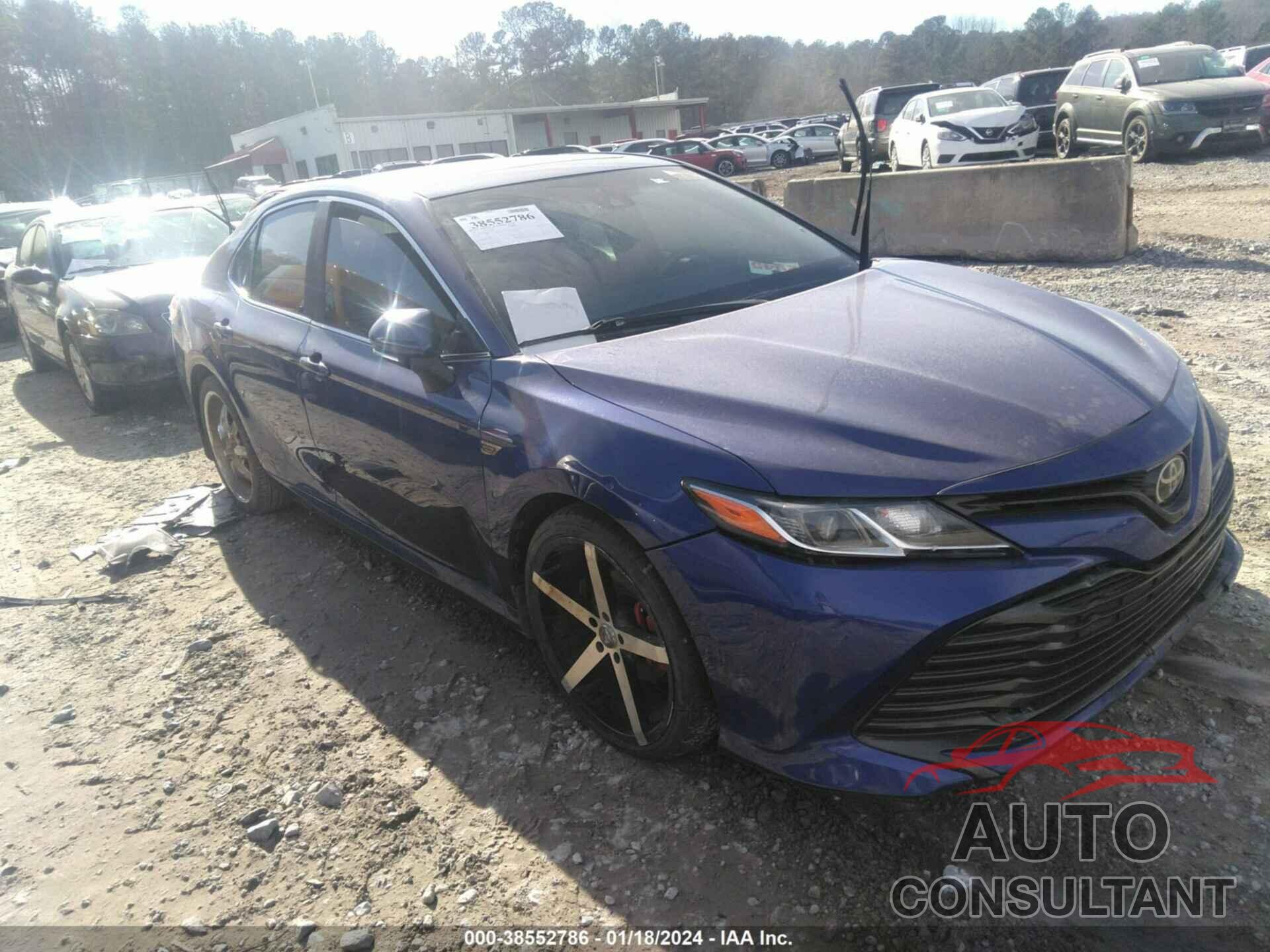 TOYOTA CAMRY 2018 - 4T1B11HK3JU504159