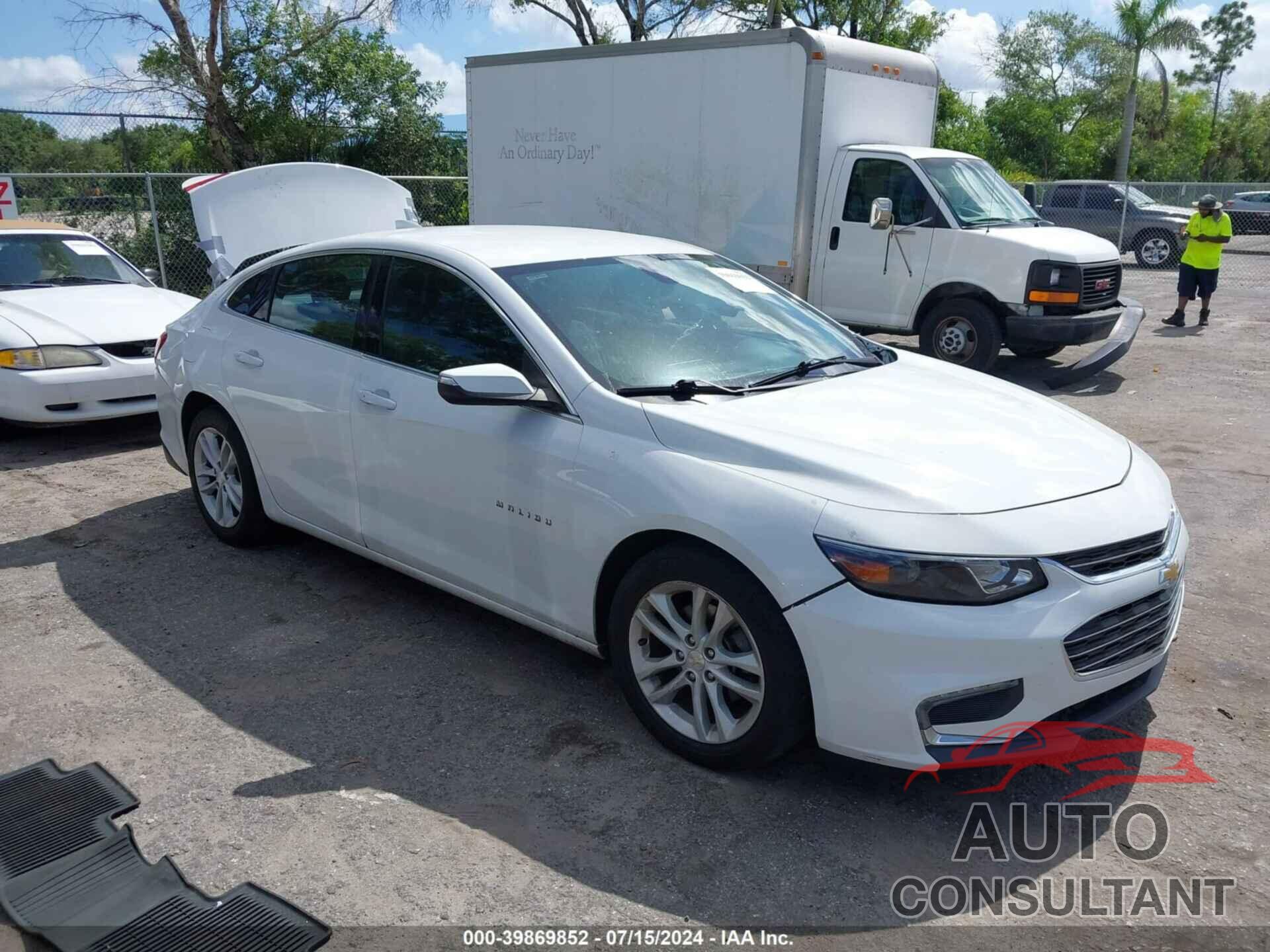 CHEVROLET MALIBU 2017 - 1G1ZE5ST9HF215536