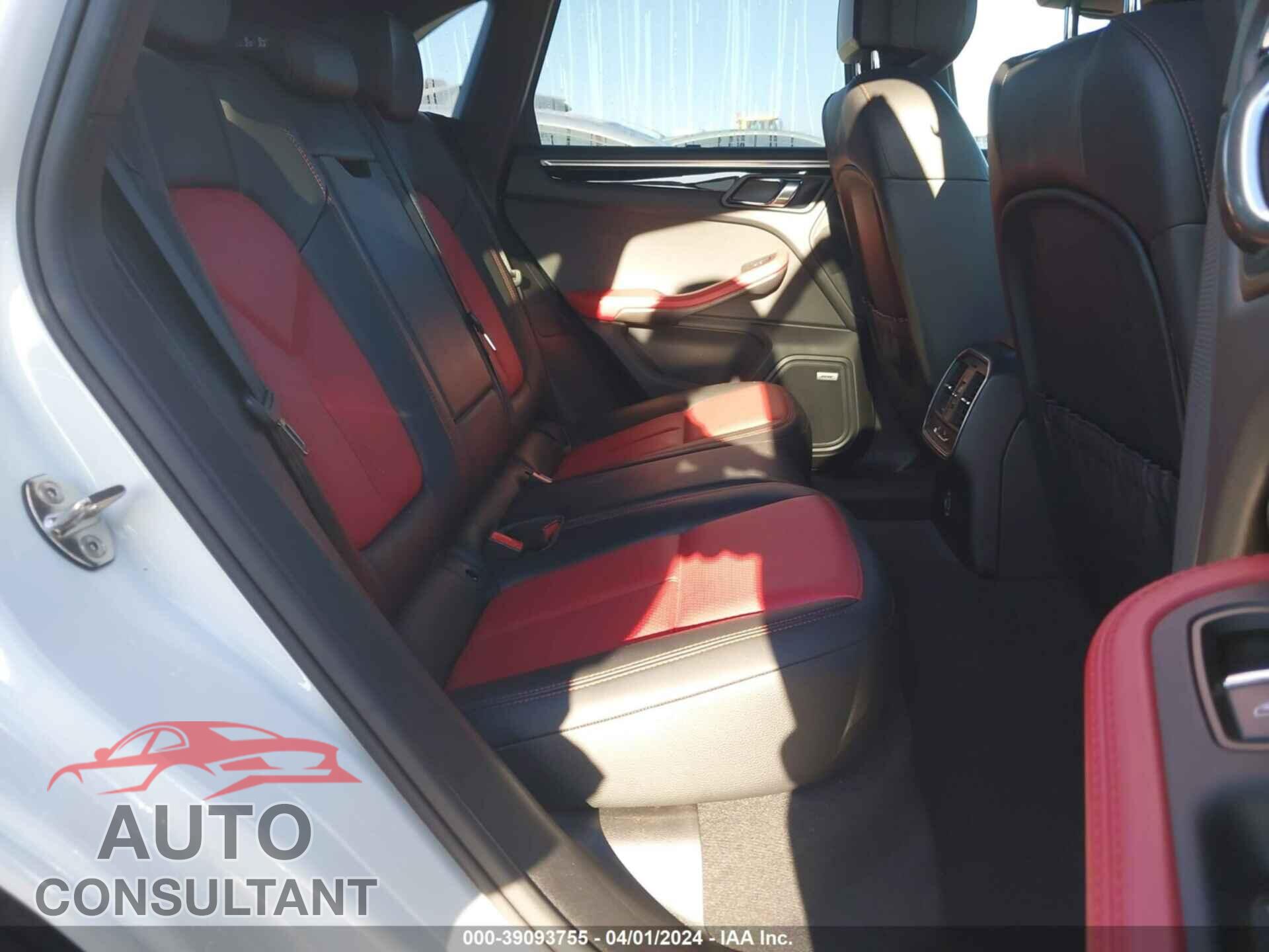 PORSCHE MACAN 2018 - WP1AA2A54JLB04898
