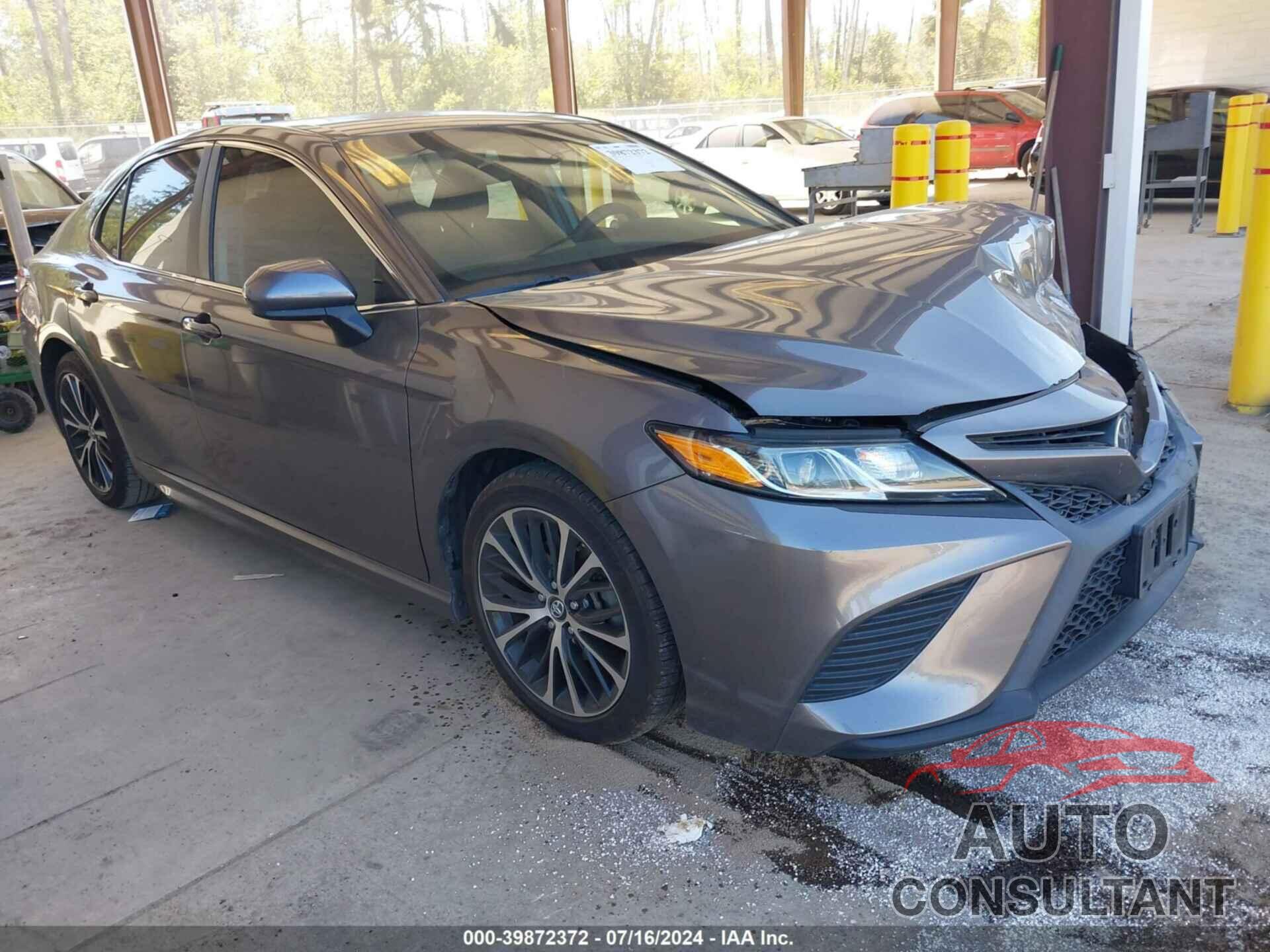 TOYOTA CAMRY 2018 - 4T1B11HK0JU028825