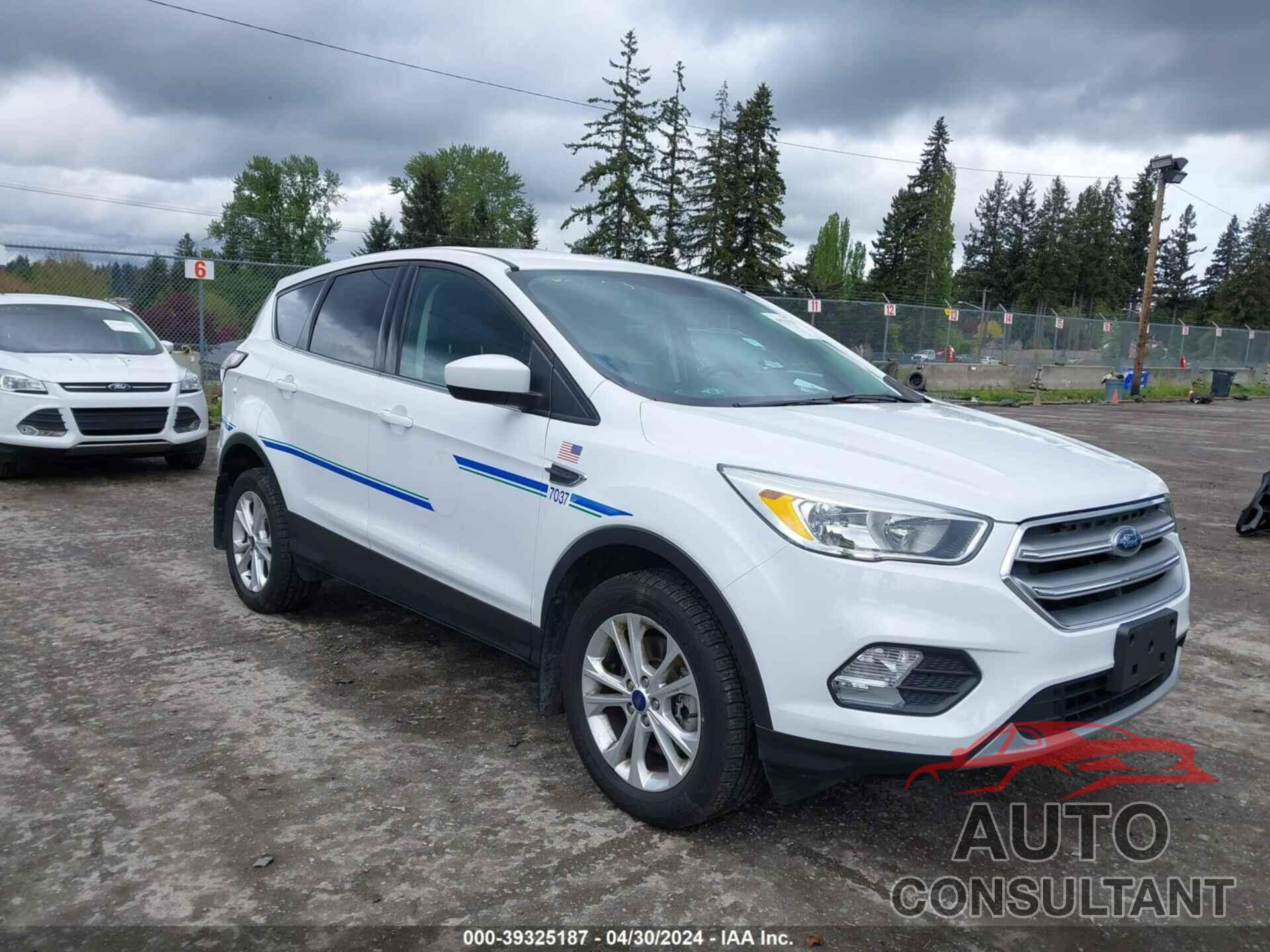 FORD ESCAPE 2017 - 1FMCU9GD2HUE17554