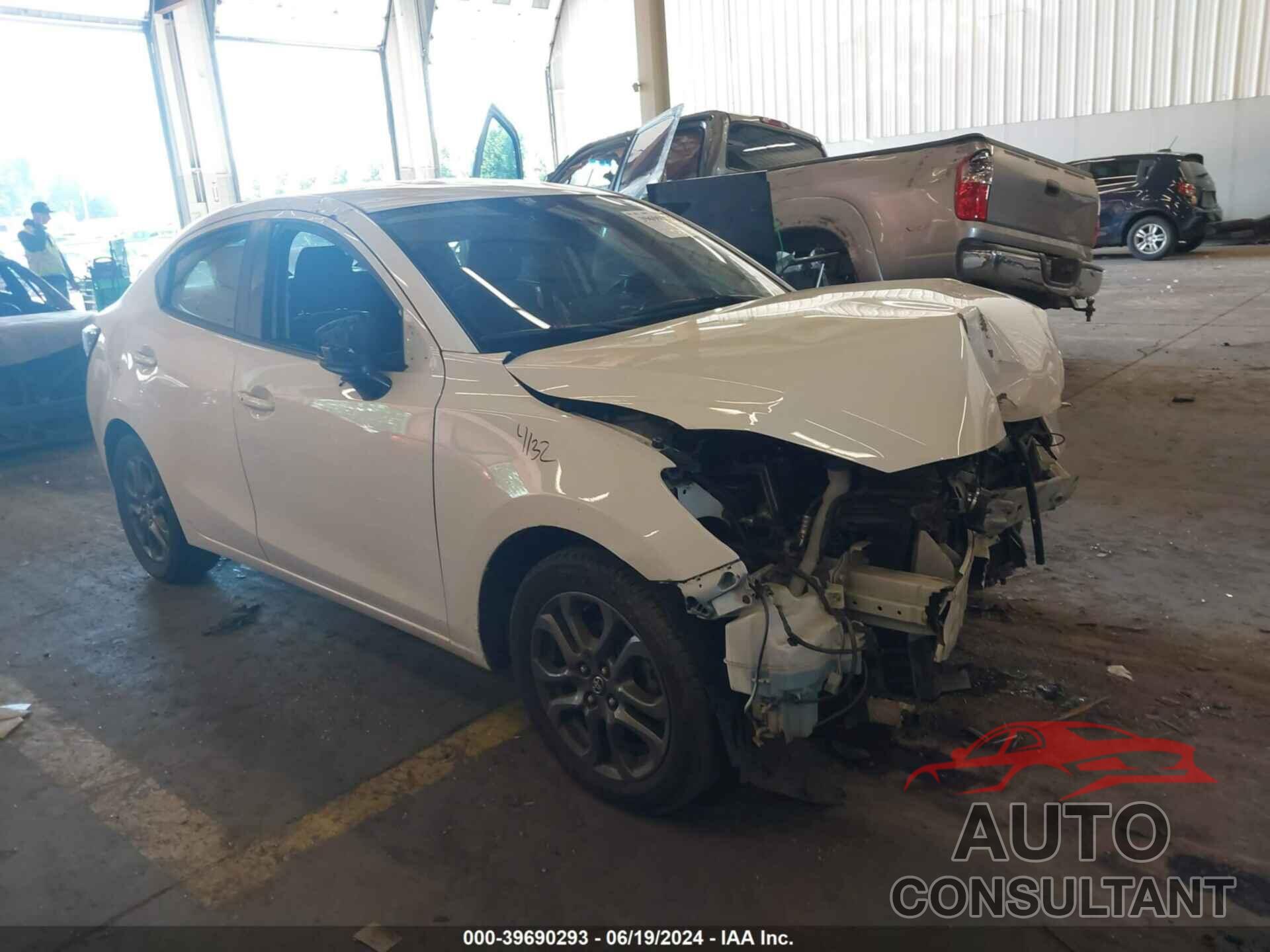 TOYOTA YARIS 2019 - 3MYDLBYV5KY518832
