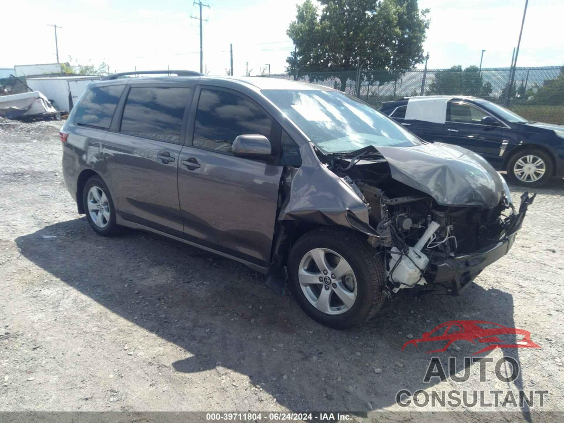 TOYOTA SIENNA 2018 - 5TDKZ3DC1JS961693