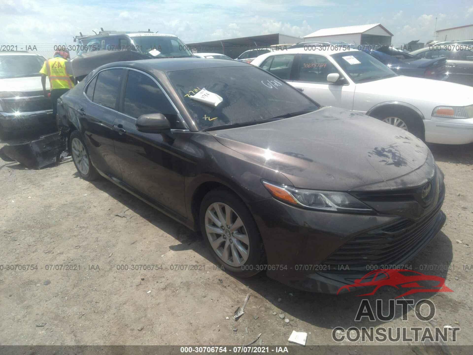 TOYOTA CAMRY 2018 - 4T1B11HK3JU095354