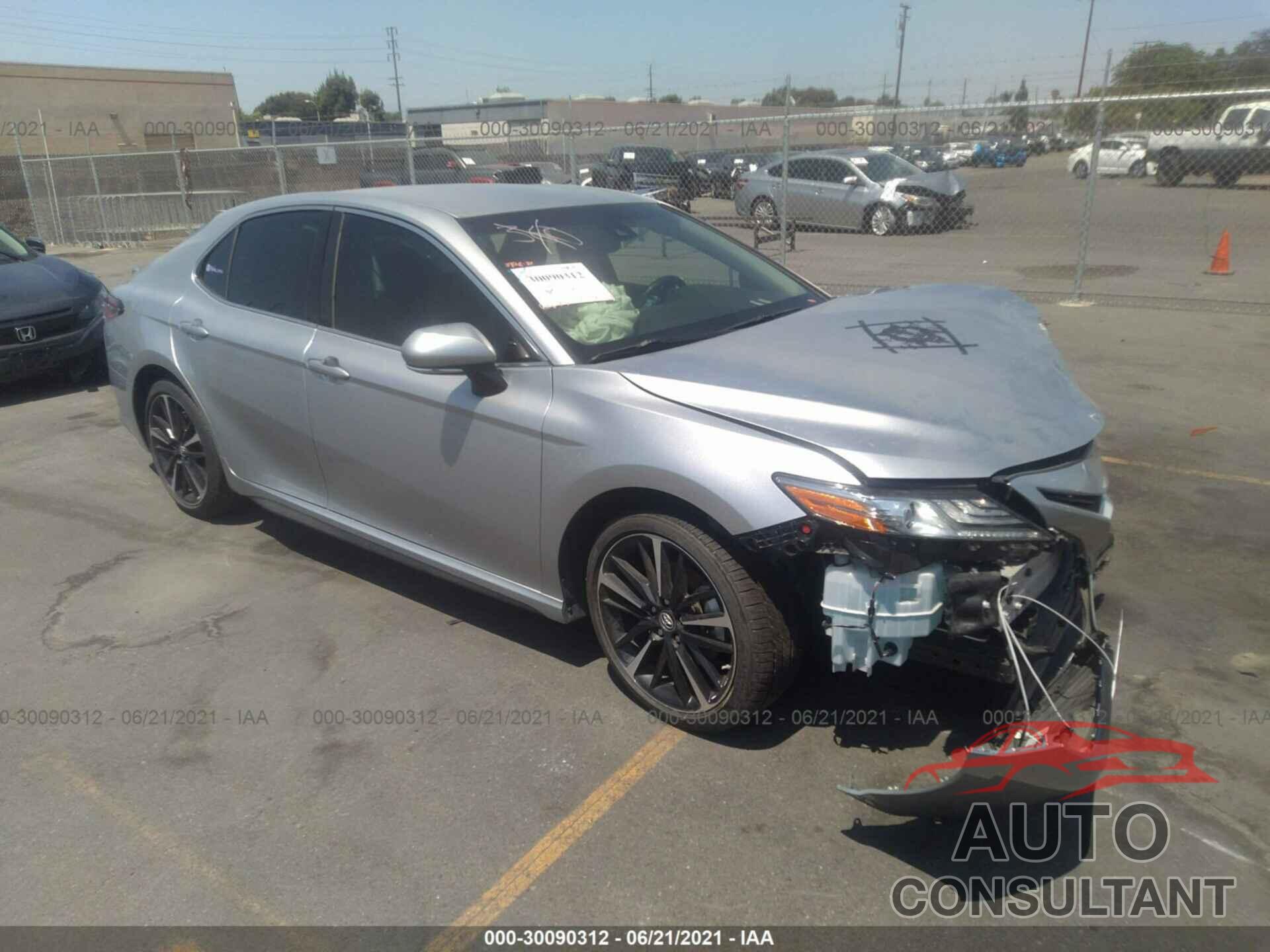 TOYOTA CAMRY 2018 - 4T1B61HK6JU018124