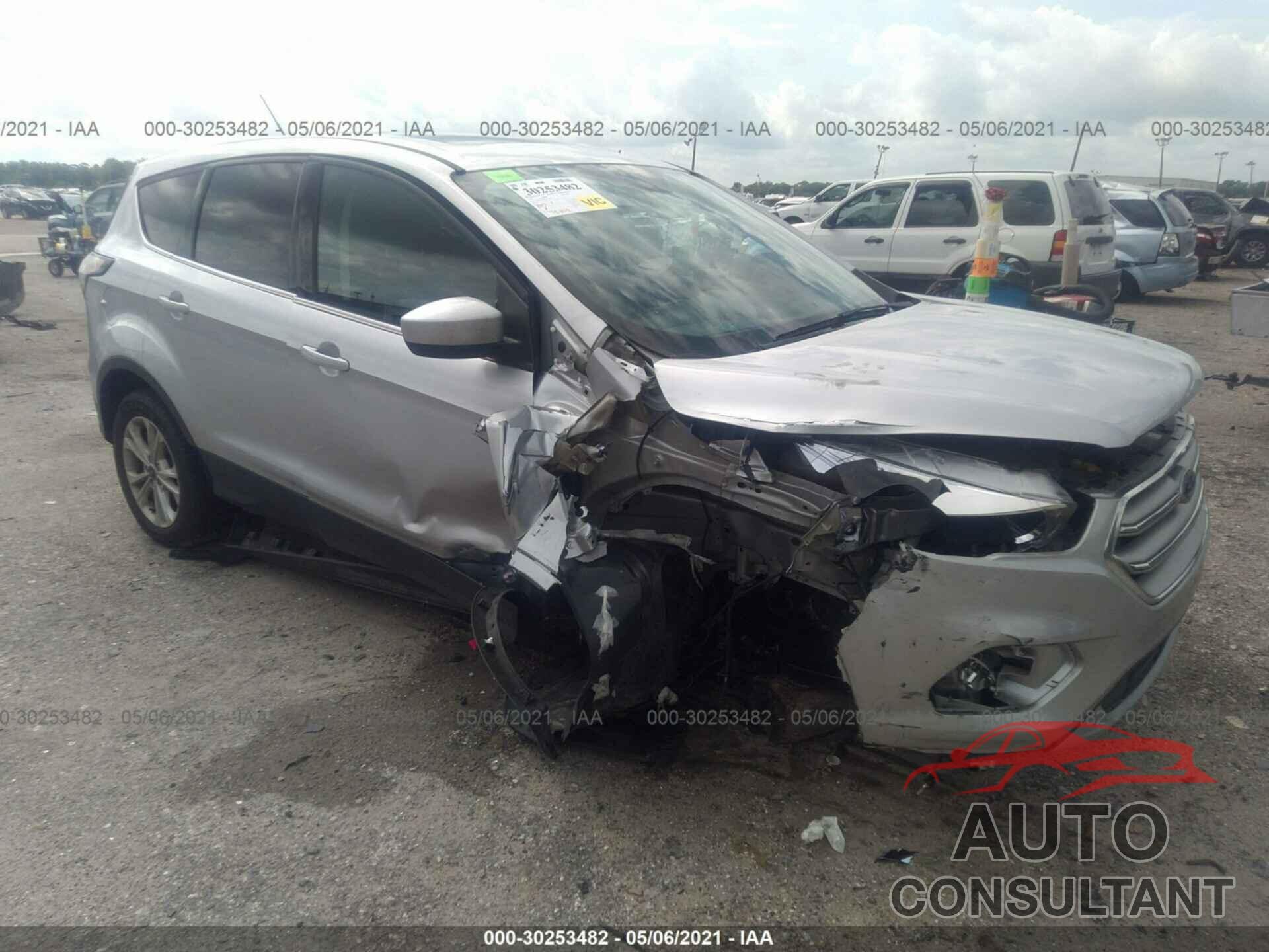 FORD ESCAPE 2017 - 1FMCU9G99HUC03639