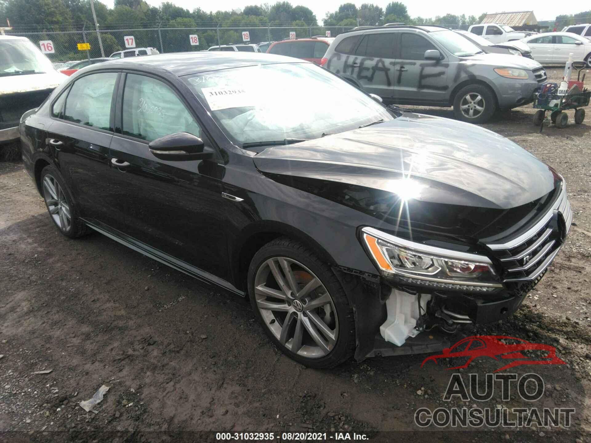 VOLKSWAGEN PASSAT 2018 - 1VWAA7A32JC006642
