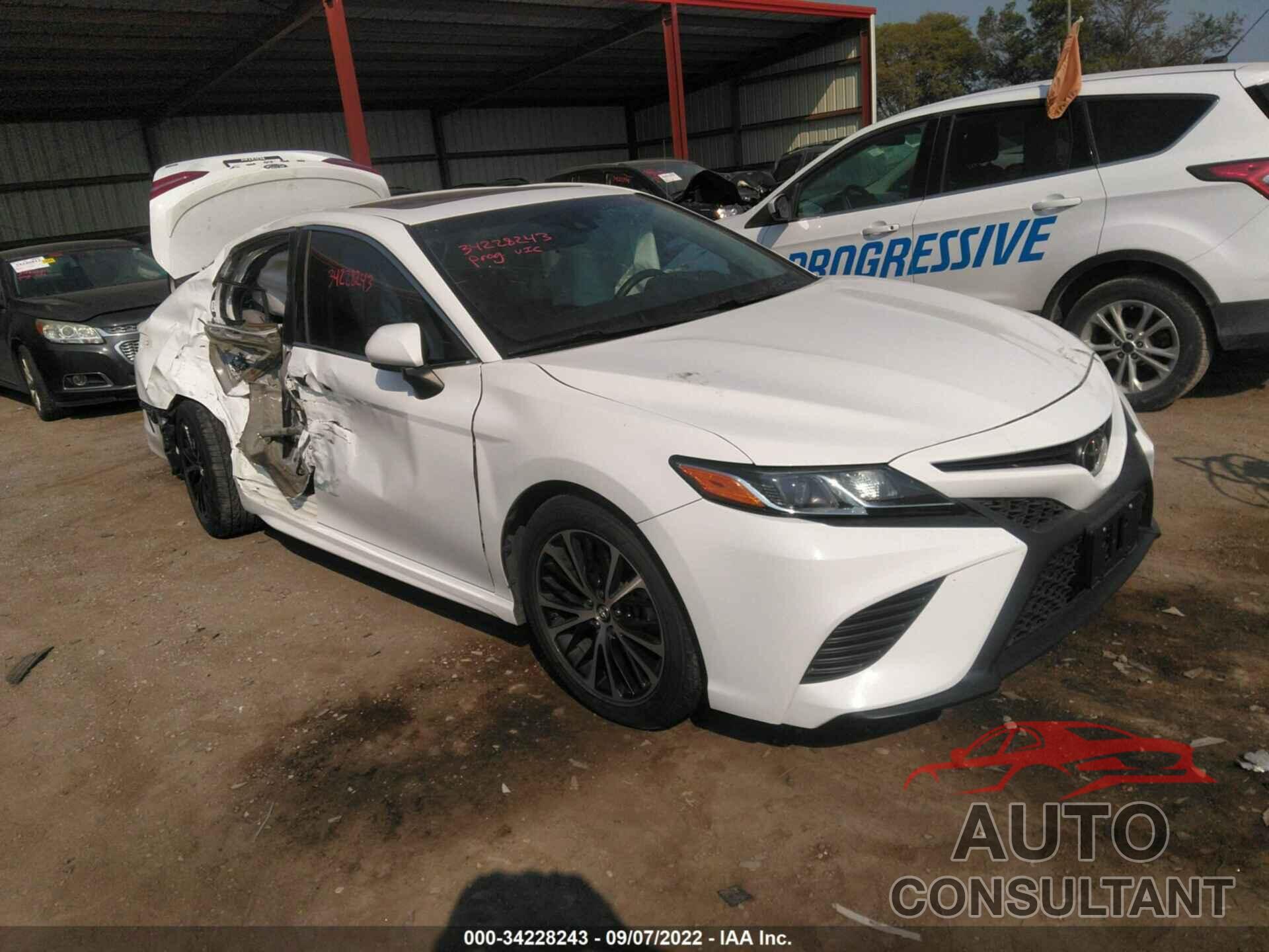 TOYOTA CAMRY 2018 - 4T1B11HK5JU537311