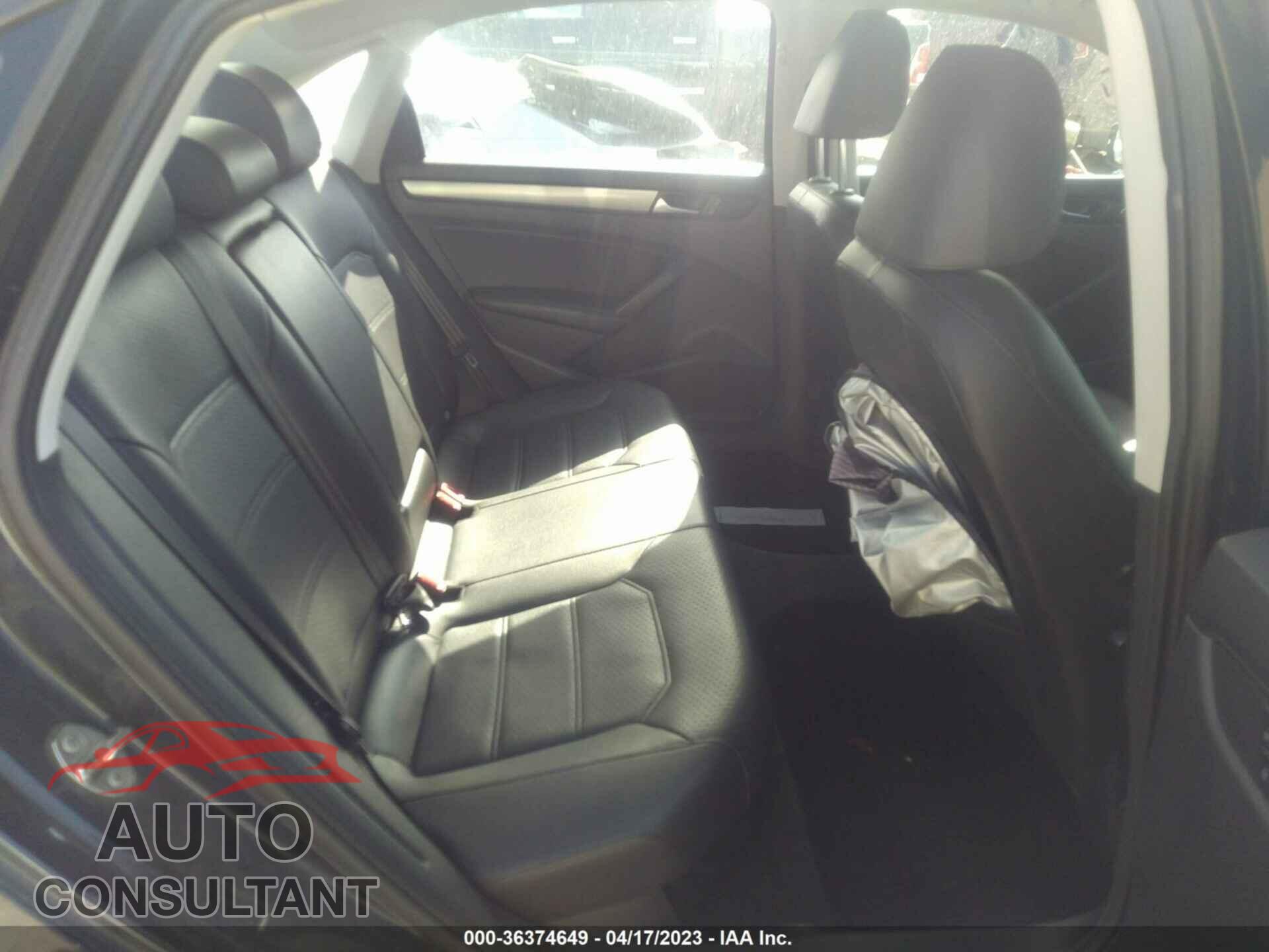 VOLKSWAGEN PASSAT 2015 - 1VWAT7A37FC056678