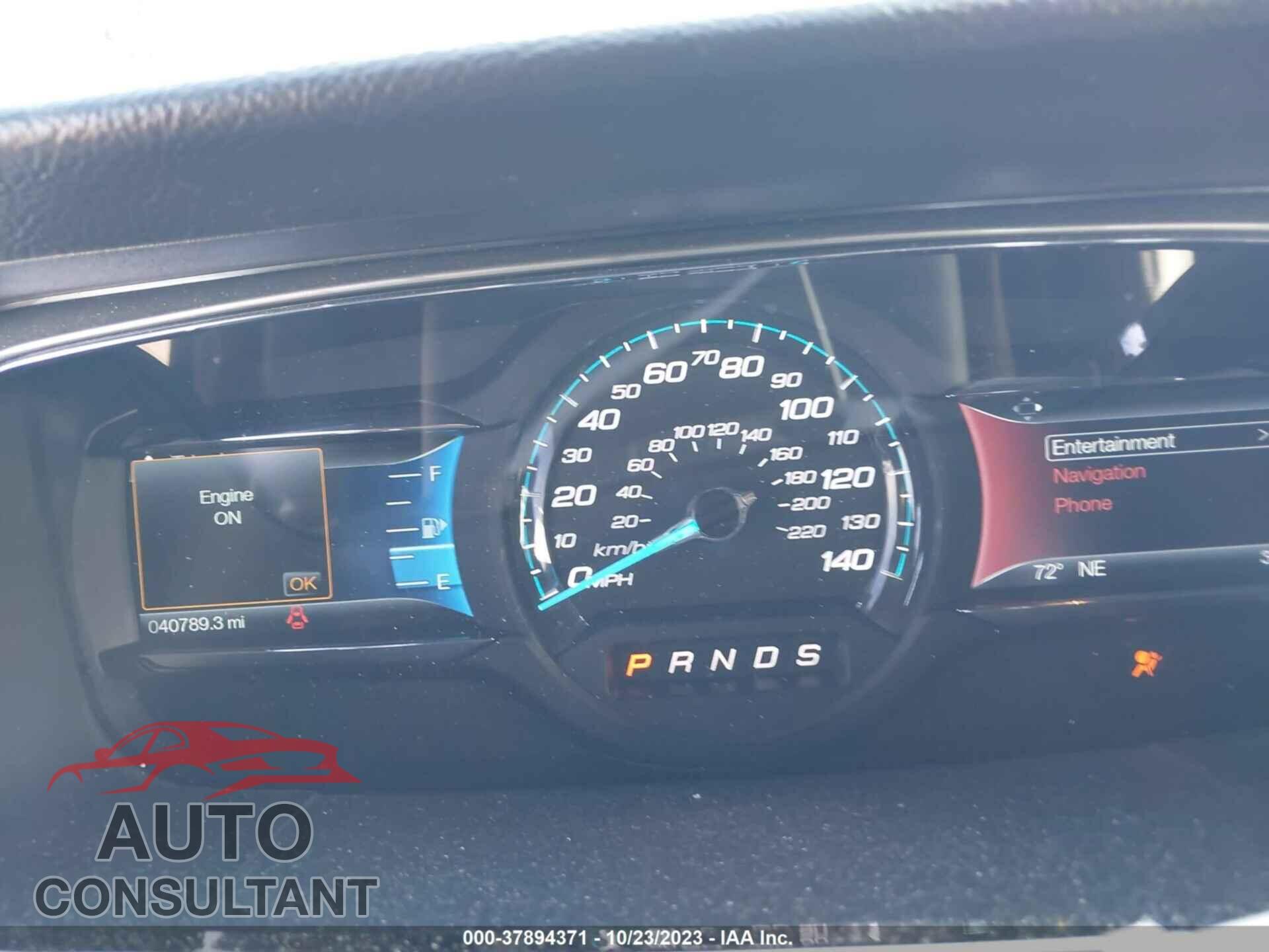 FORD TAURUS 2018 - 1FAHP2E85JG110954