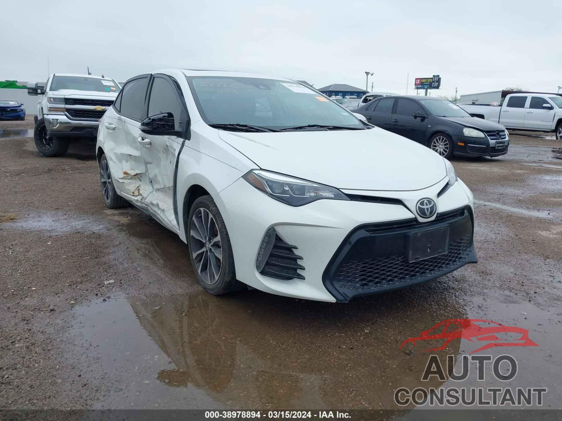 TOYOTA COROLLA 2018 - 5YFBURHE5JP753385