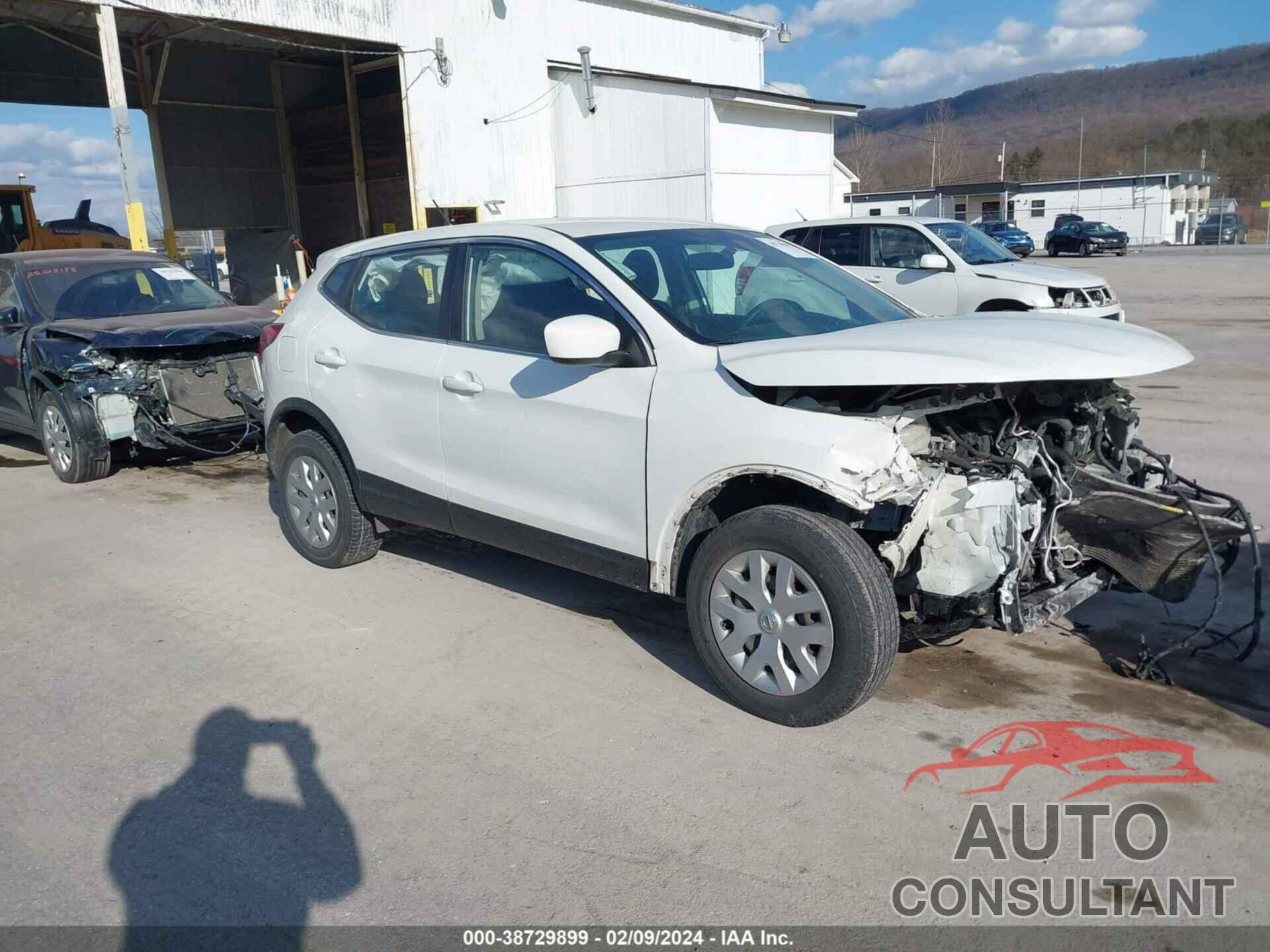 NISSAN ROGUE SPORT 2018 - JN1BJ1CP8JW157216