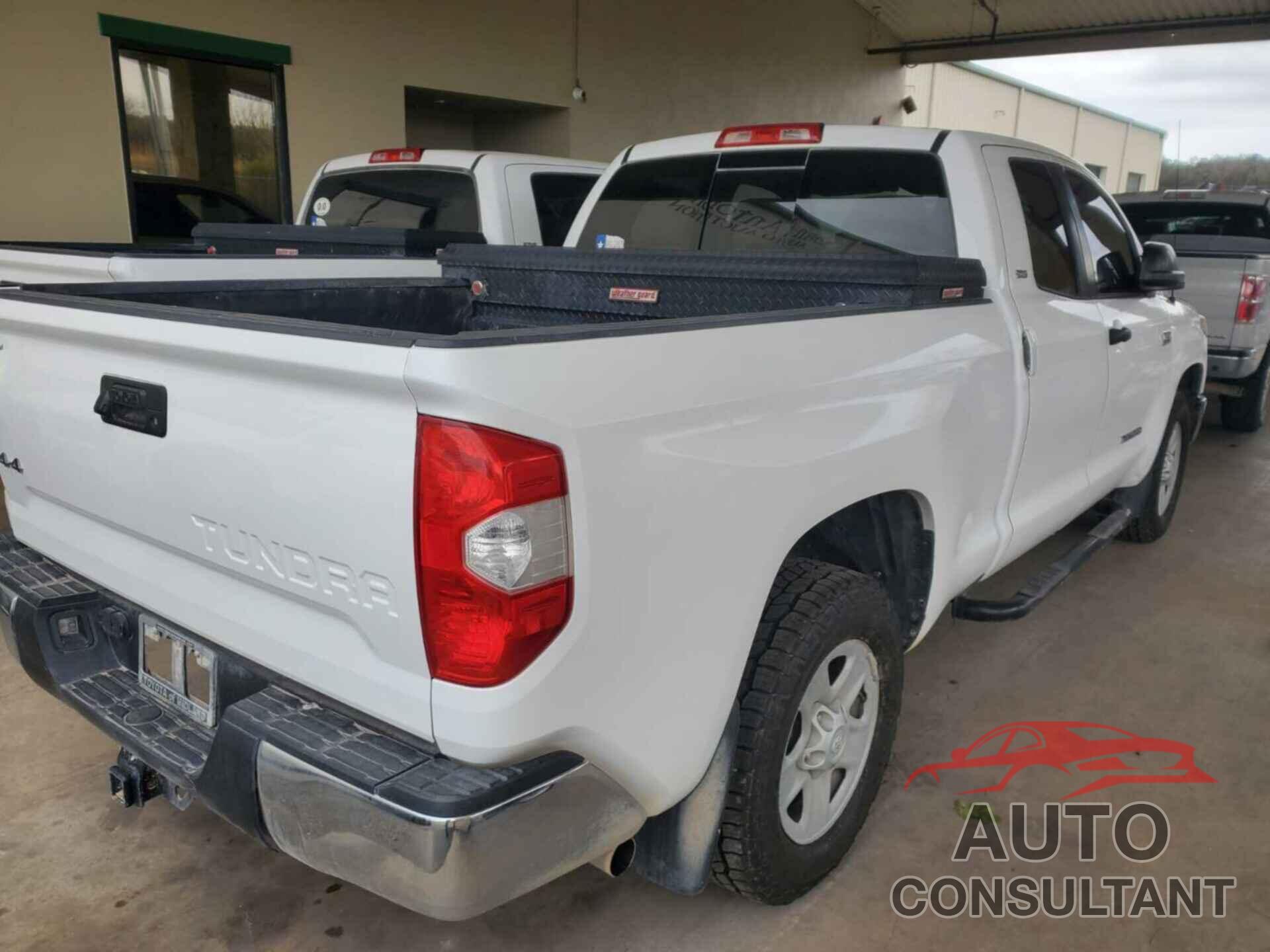 TOYOTA TUNDRA 2019 - 5TFUW5F13KX832147