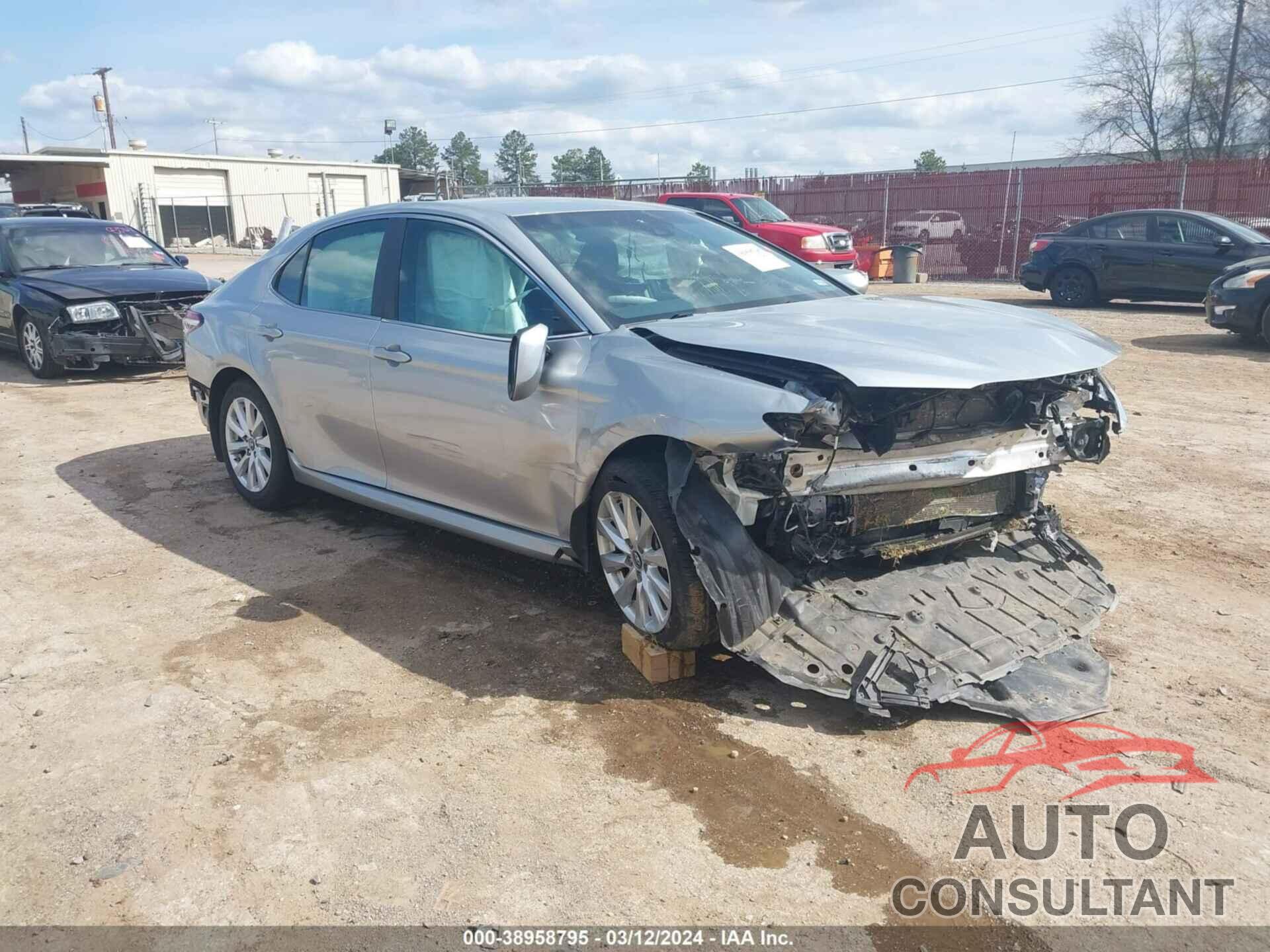 TOYOTA CAMRY 2018 - 4T1B11HK7JU029485