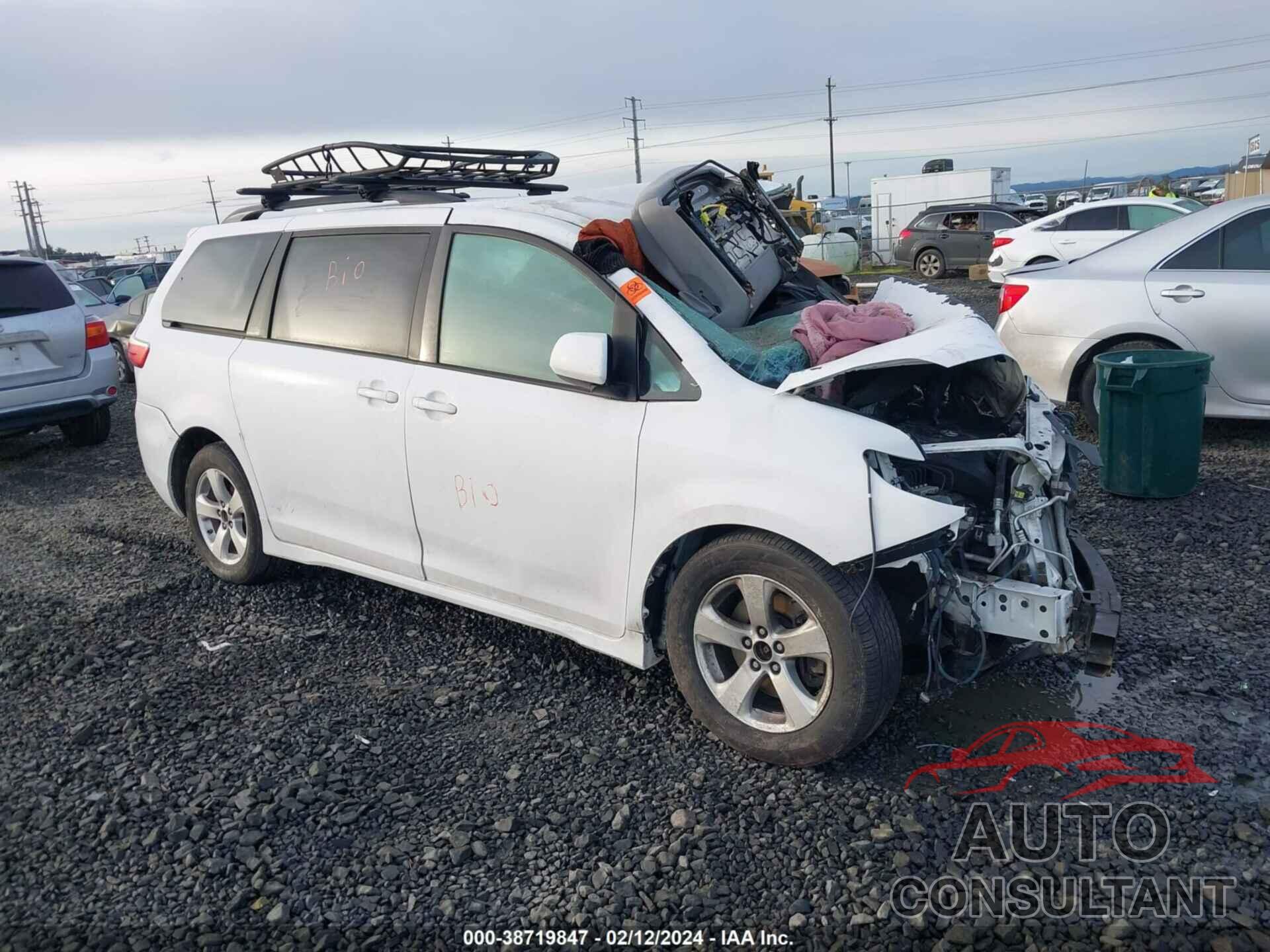 TOYOTA SIENNA 2018 - 5TDKZ3DC6JS922176