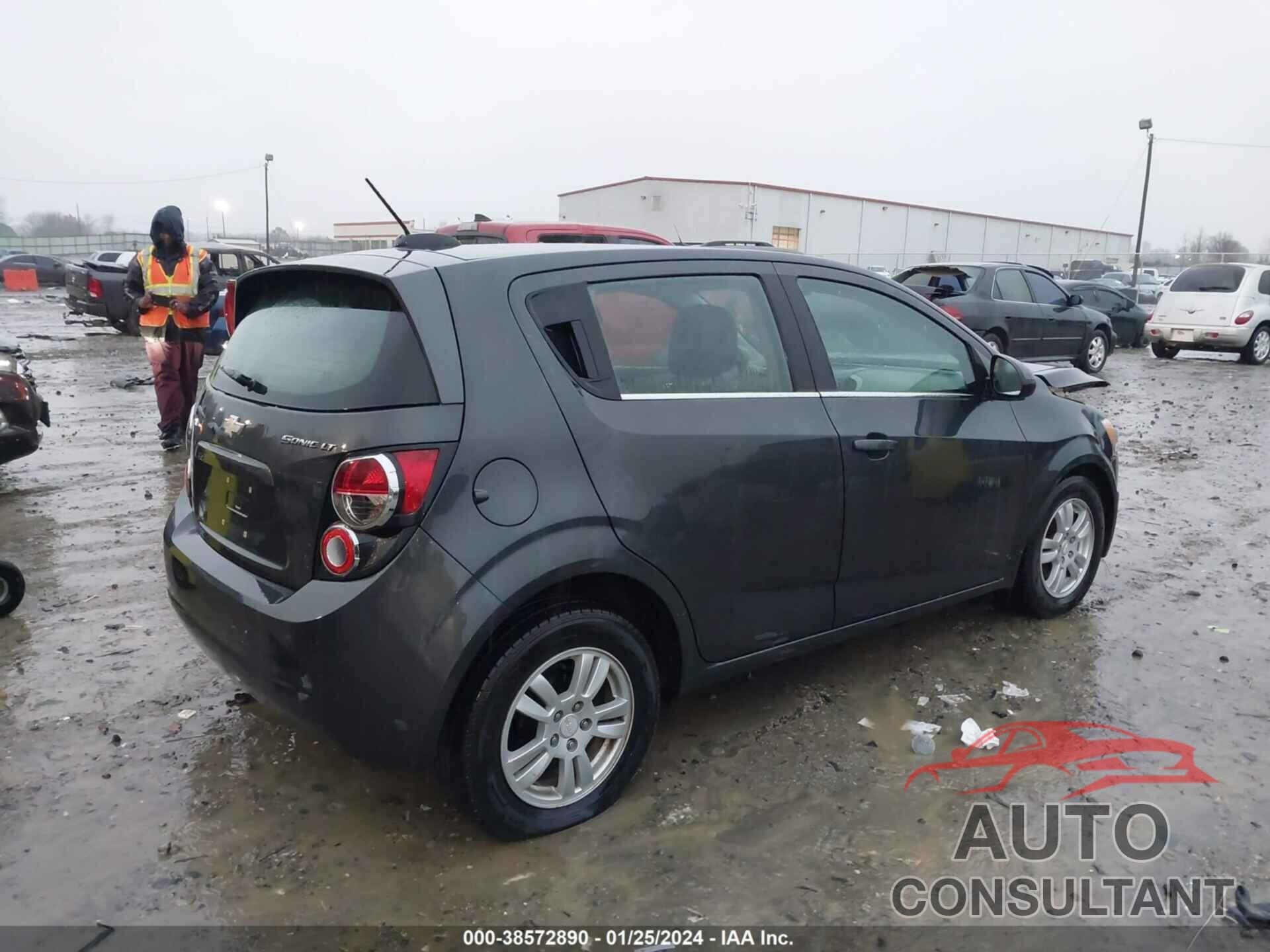 CHEVROLET SONIC 2016 - 1G1JC6SH1G4142175