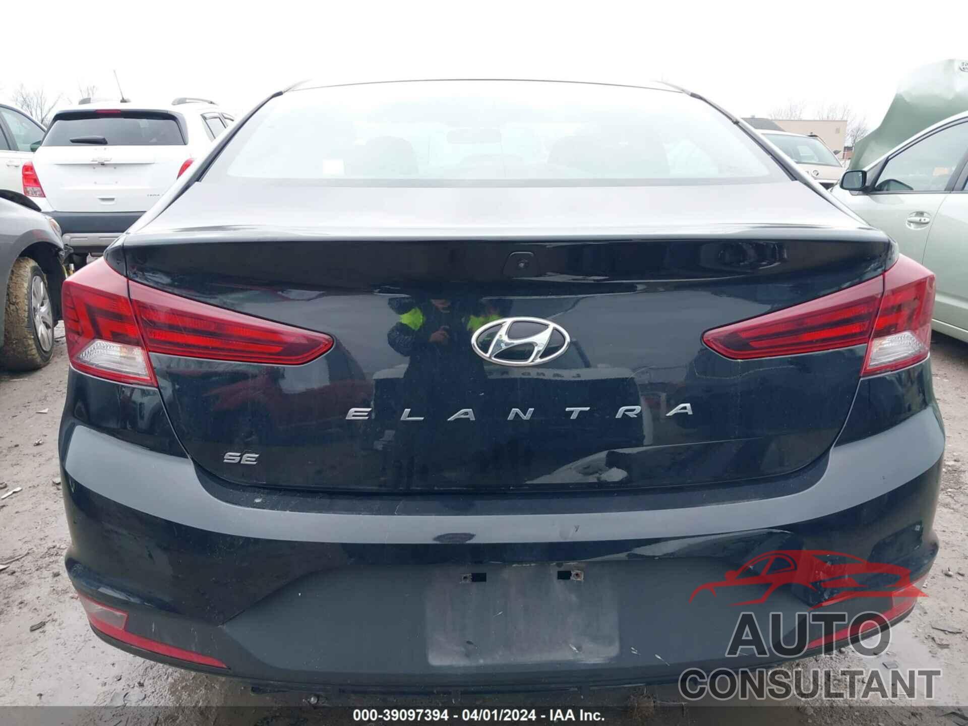 HYUNDAI ELANTRA 2019 - KMHD74LF8KU758597