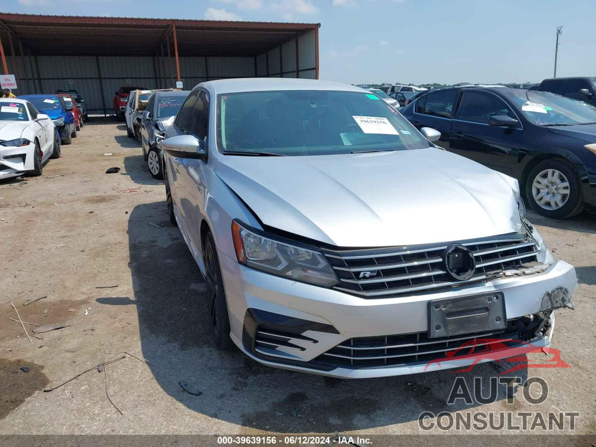 VOLKSWAGEN PASSAT 2018 - 1VWAA7A32JC011968