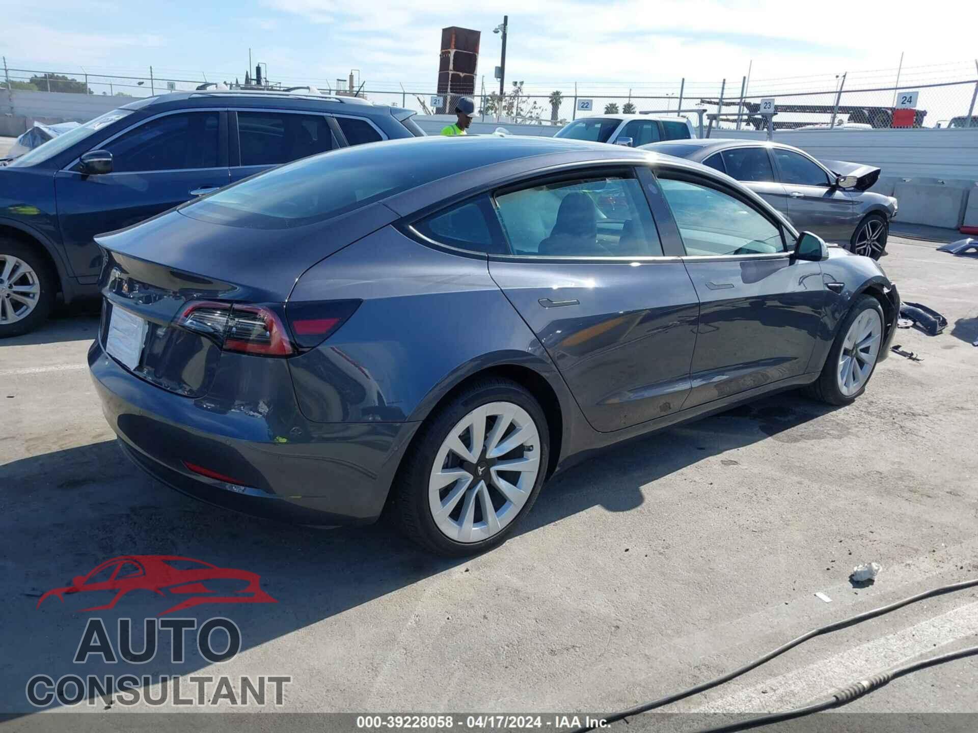 TESLA MODEL 3 2022 - 5YJ3E1EA0NF295907