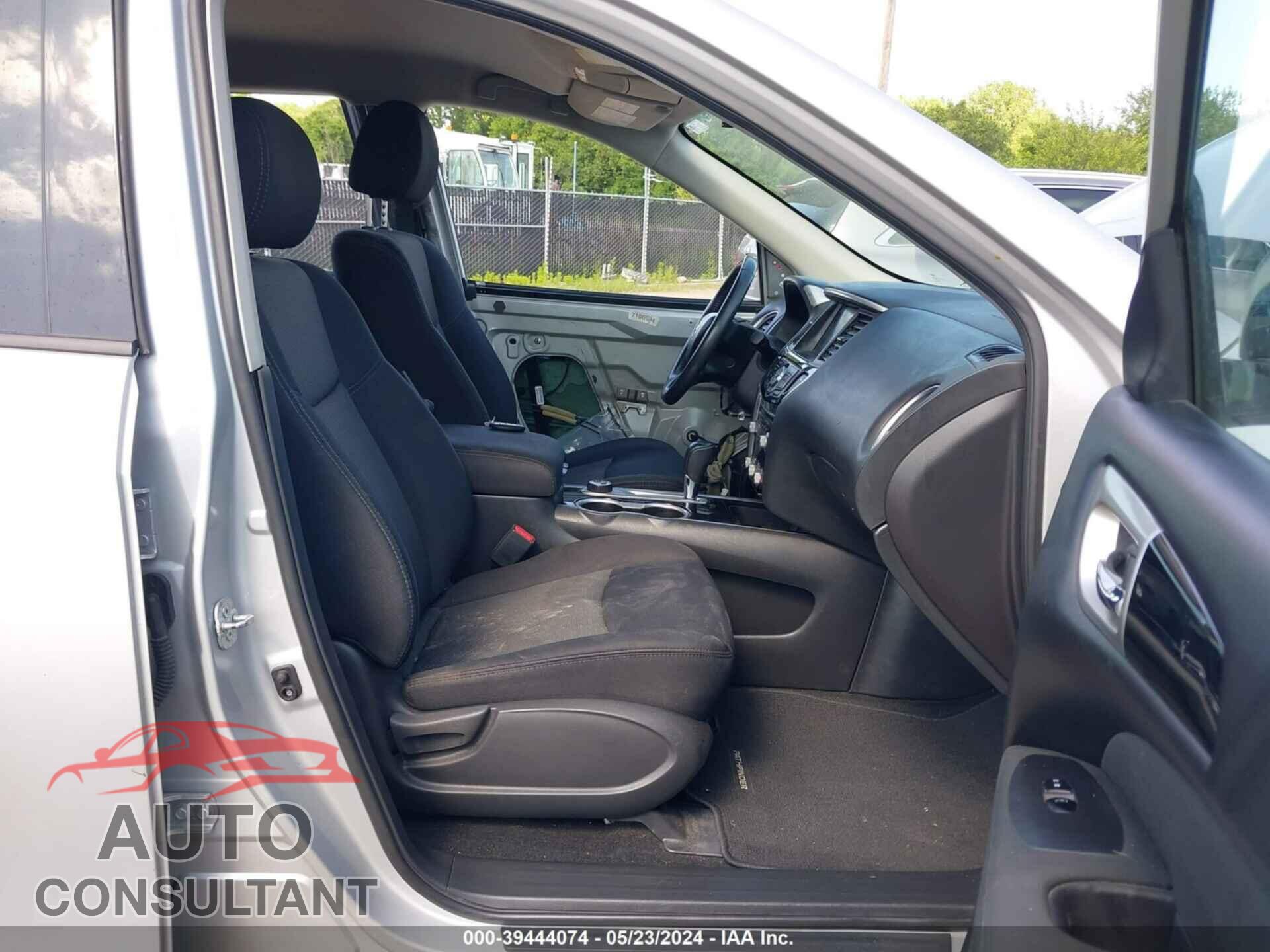 NISSAN PATHFINDER 2017 - 5N1DR2MM6HC623502