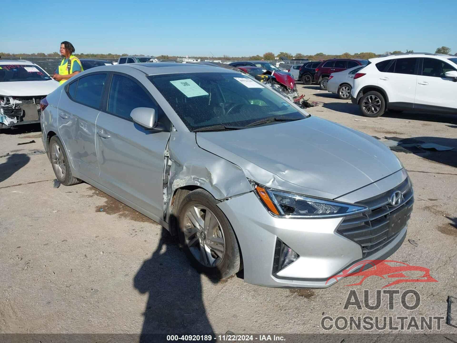 HYUNDAI ELANTRA 2019 - 5NPD84LF0KH472321