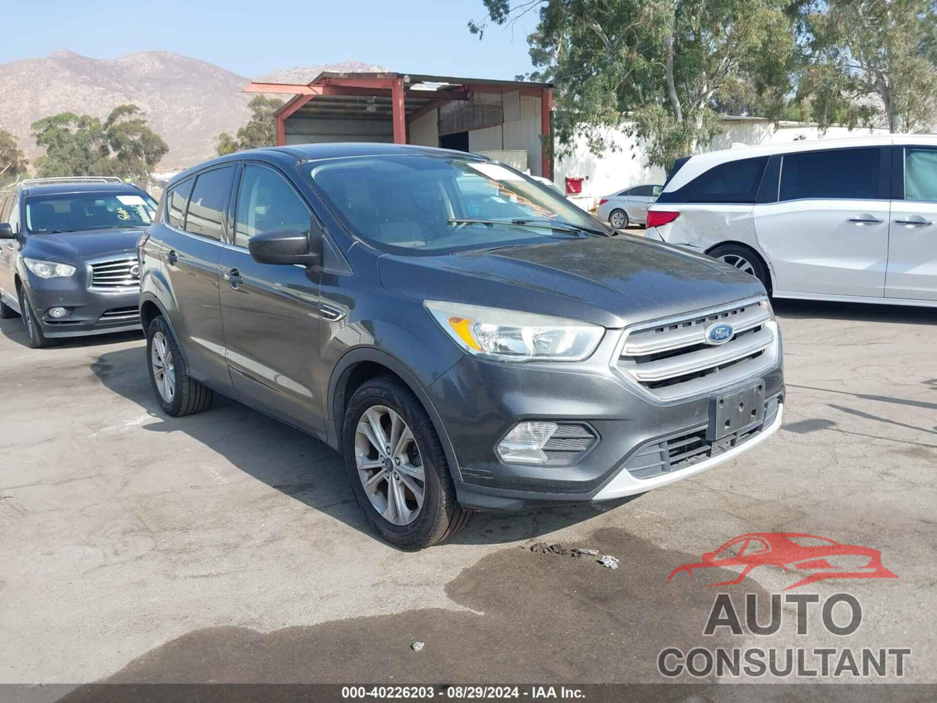 FORD ESCAPE 2017 - 1FMCU0G99HUA51695