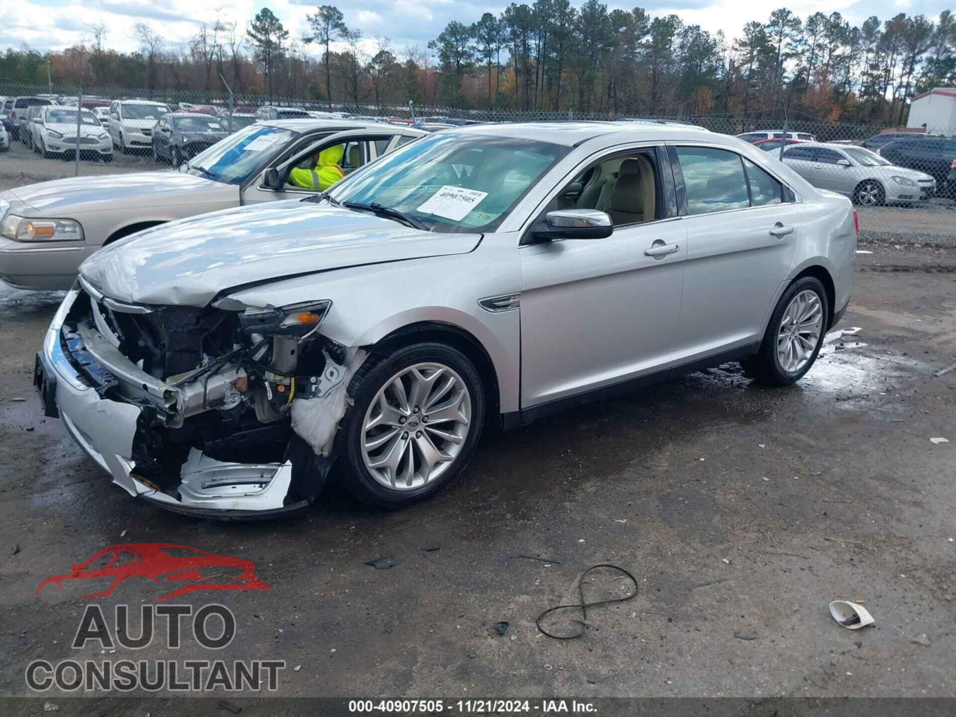 FORD TAURUS 2018 - 1FAHP2F82JG128407