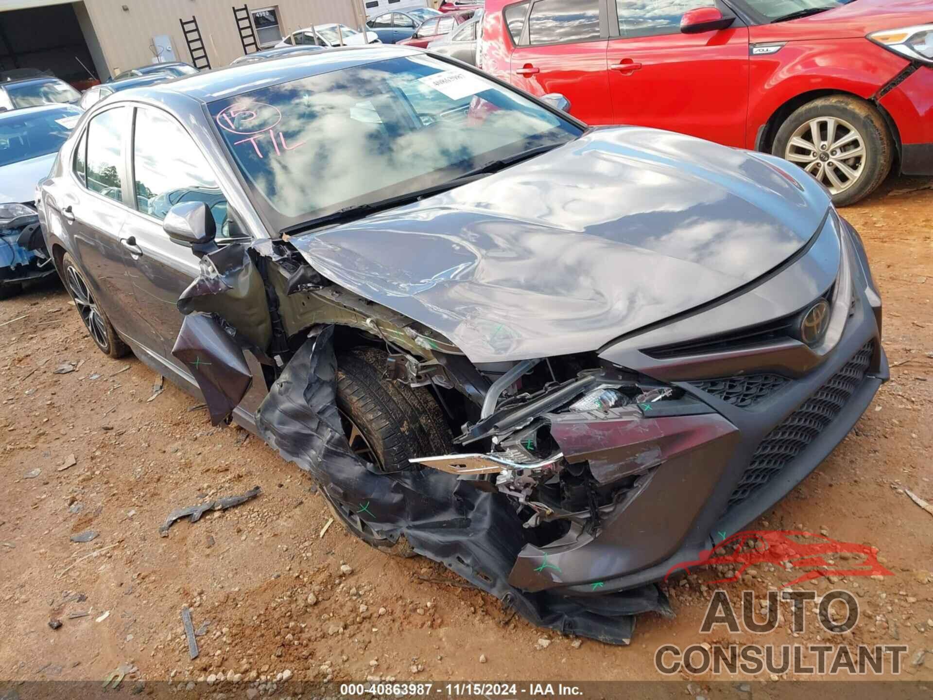 TOYOTA CAMRY 2018 - 4T1B11HK9JU143732