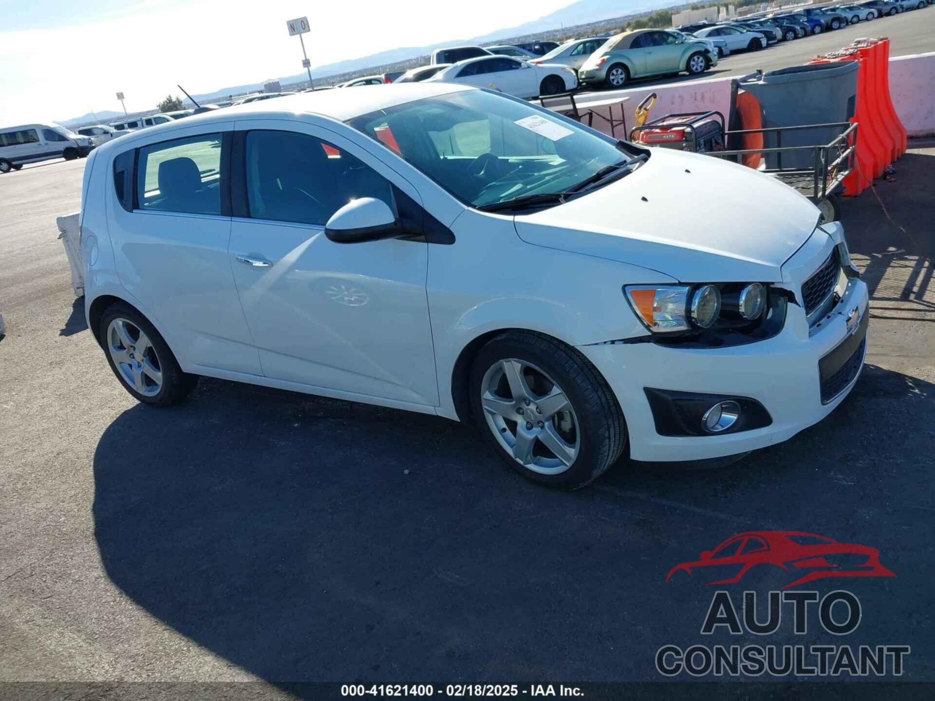 CHEVROLET SONIC 2016 - 1G1JE6SB8G4143877