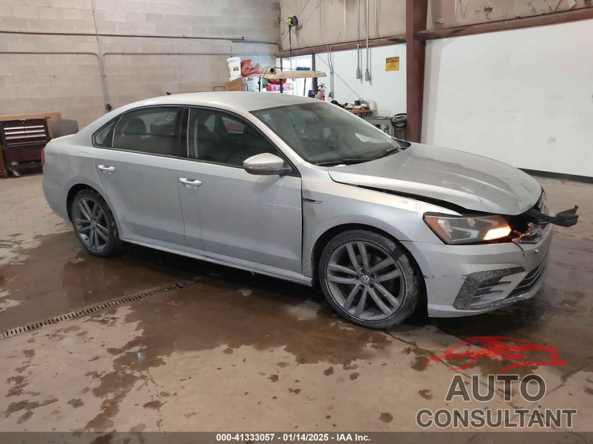 VOLKSWAGEN PASSAT 2018 - 1VWAA7A30JC037243