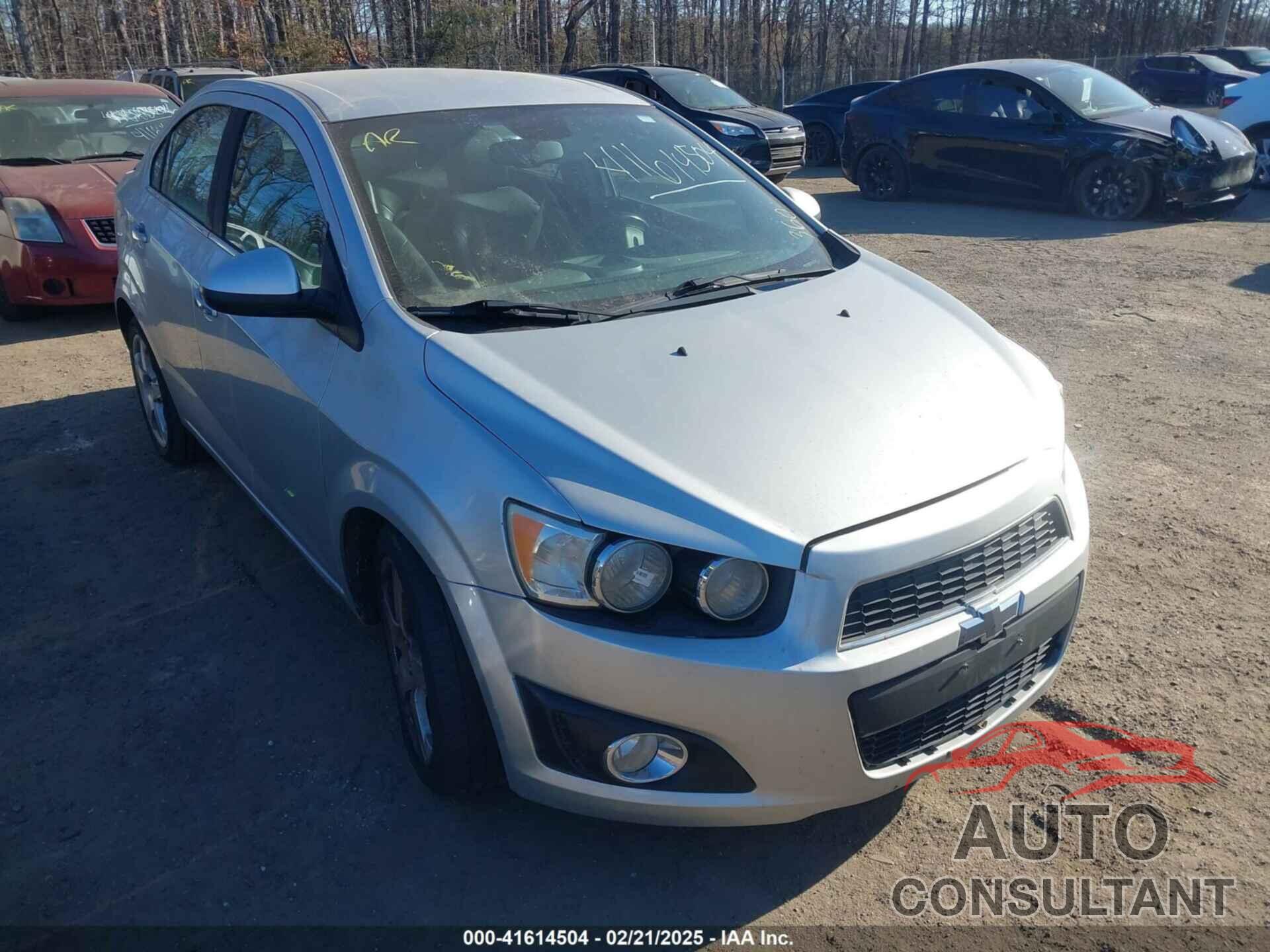 CHEVROLET SONIC 2013 - 1G1JE5SH9D4126614