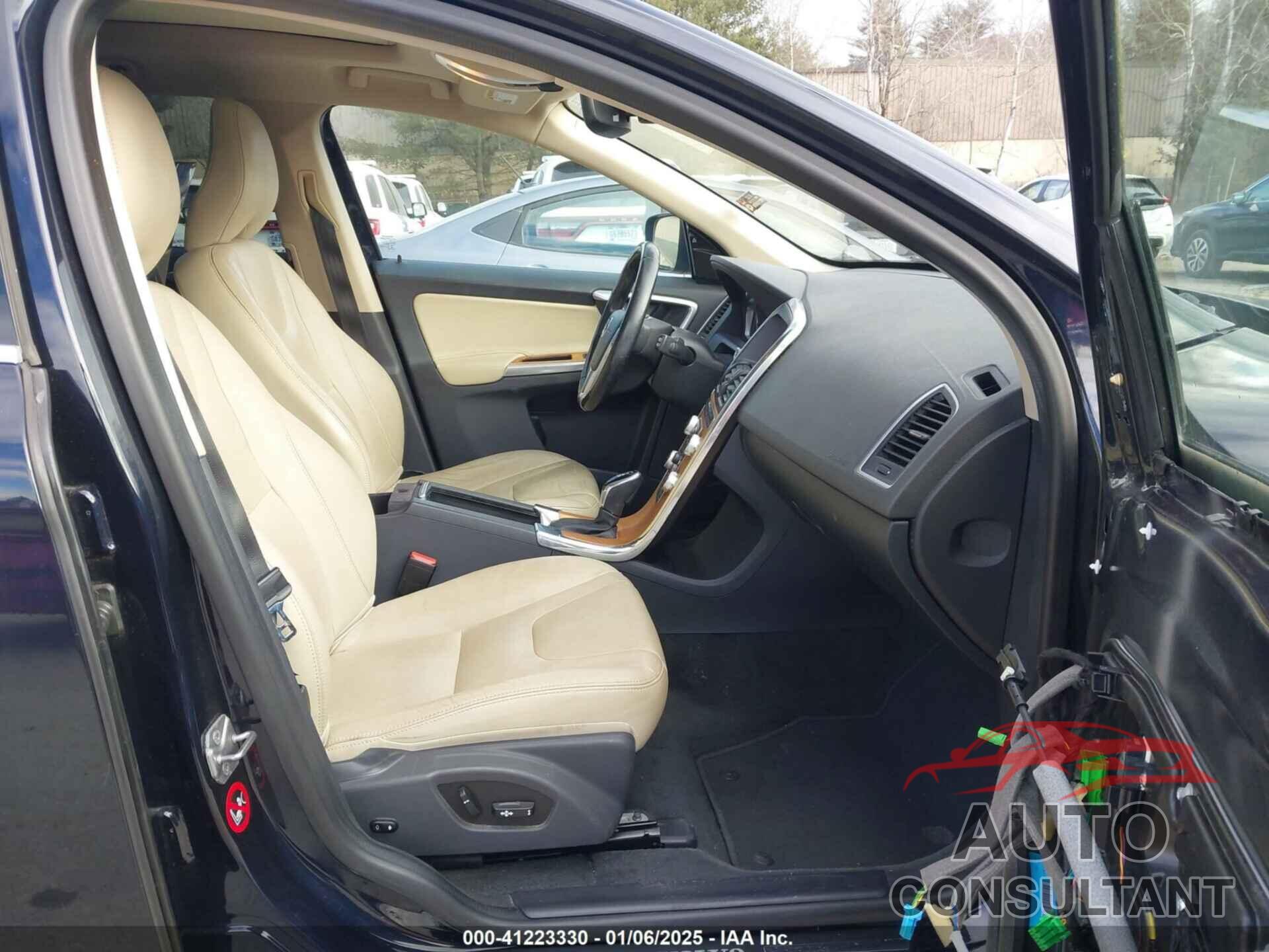VOLVO XC60 2017 - YV440MRU3H2130429