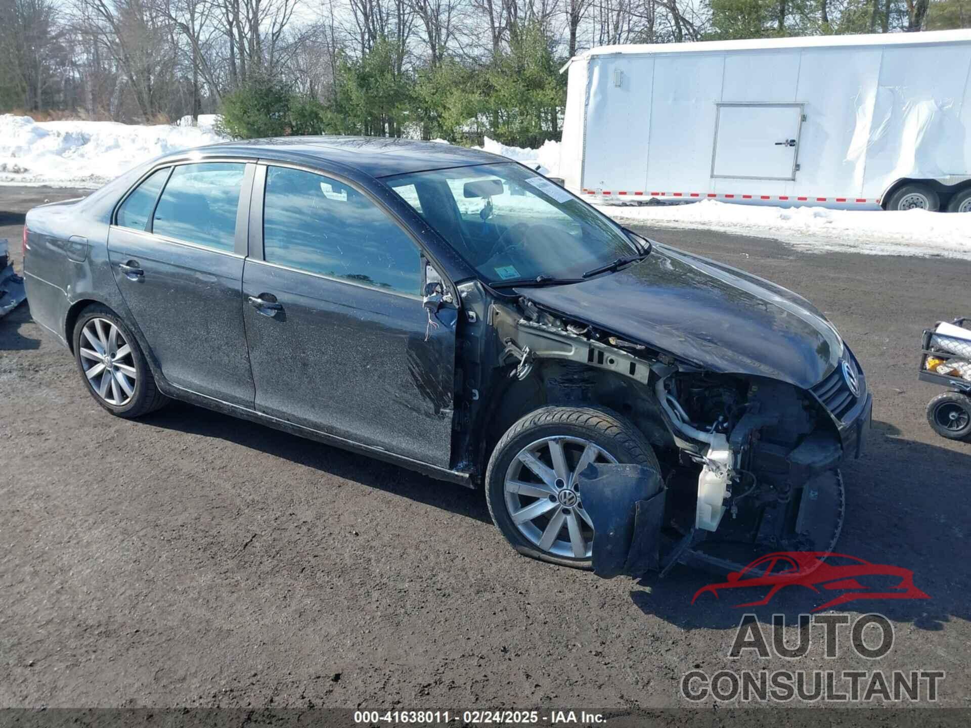 VOLKSWAGEN JETTA 2010 - 3VWRA7AJ0AM045102