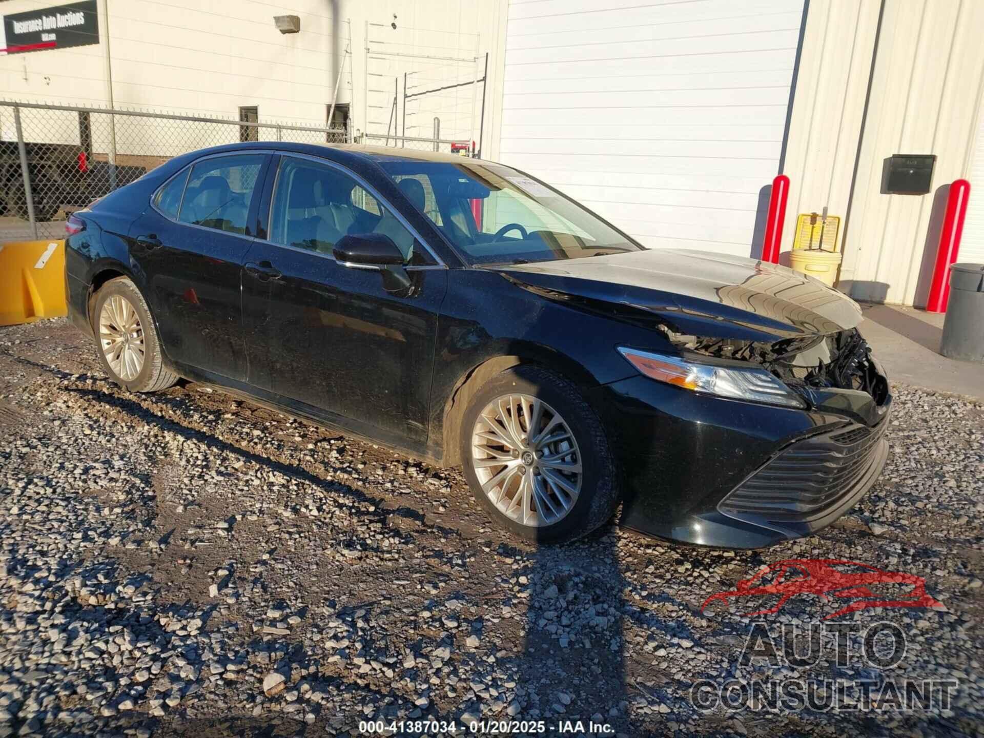 TOYOTA CAMRY 2018 - 4T1B11HK1JU092047