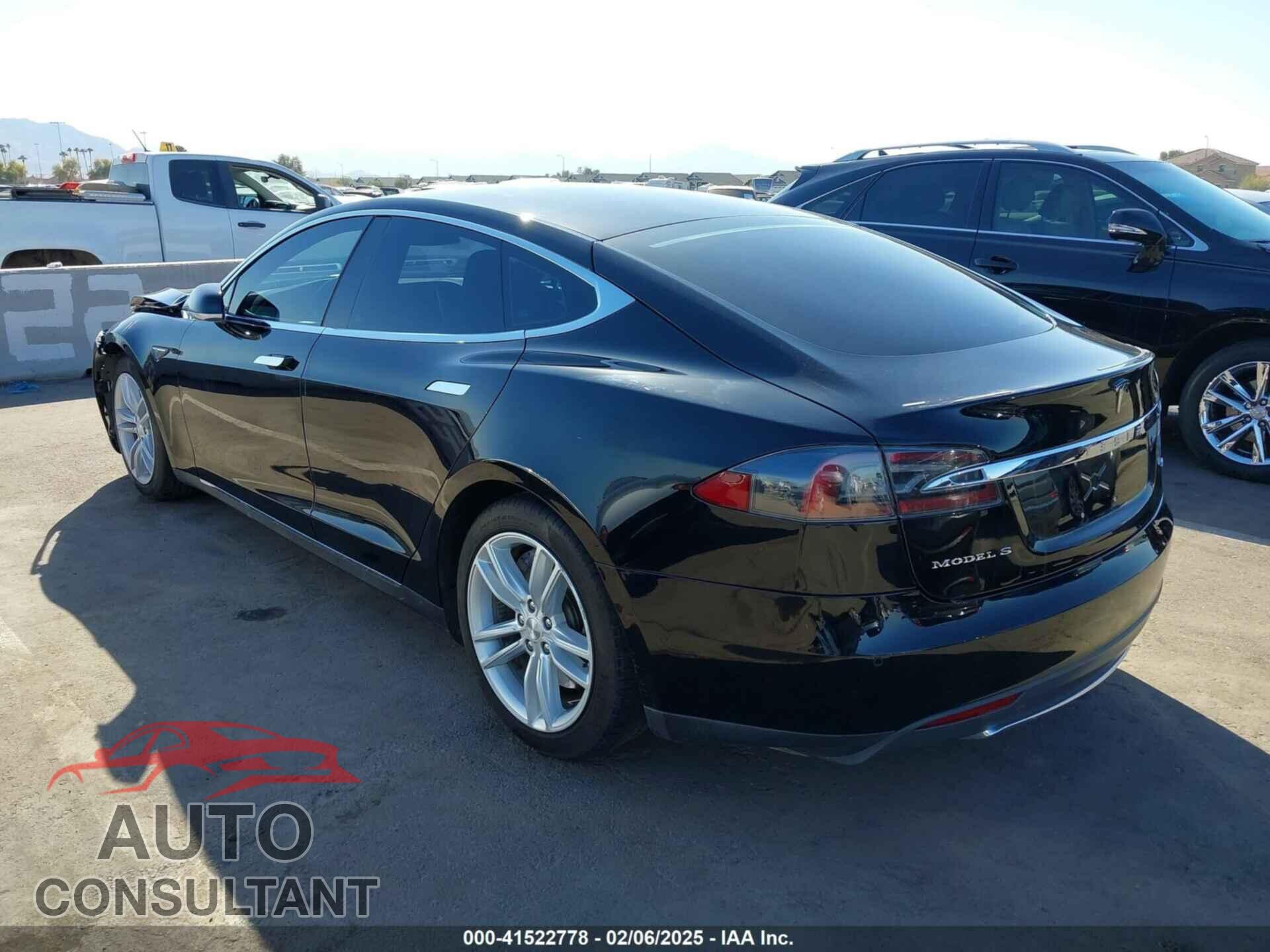 TESLA MODEL S 2015 - 5YJSA1E12FF111883