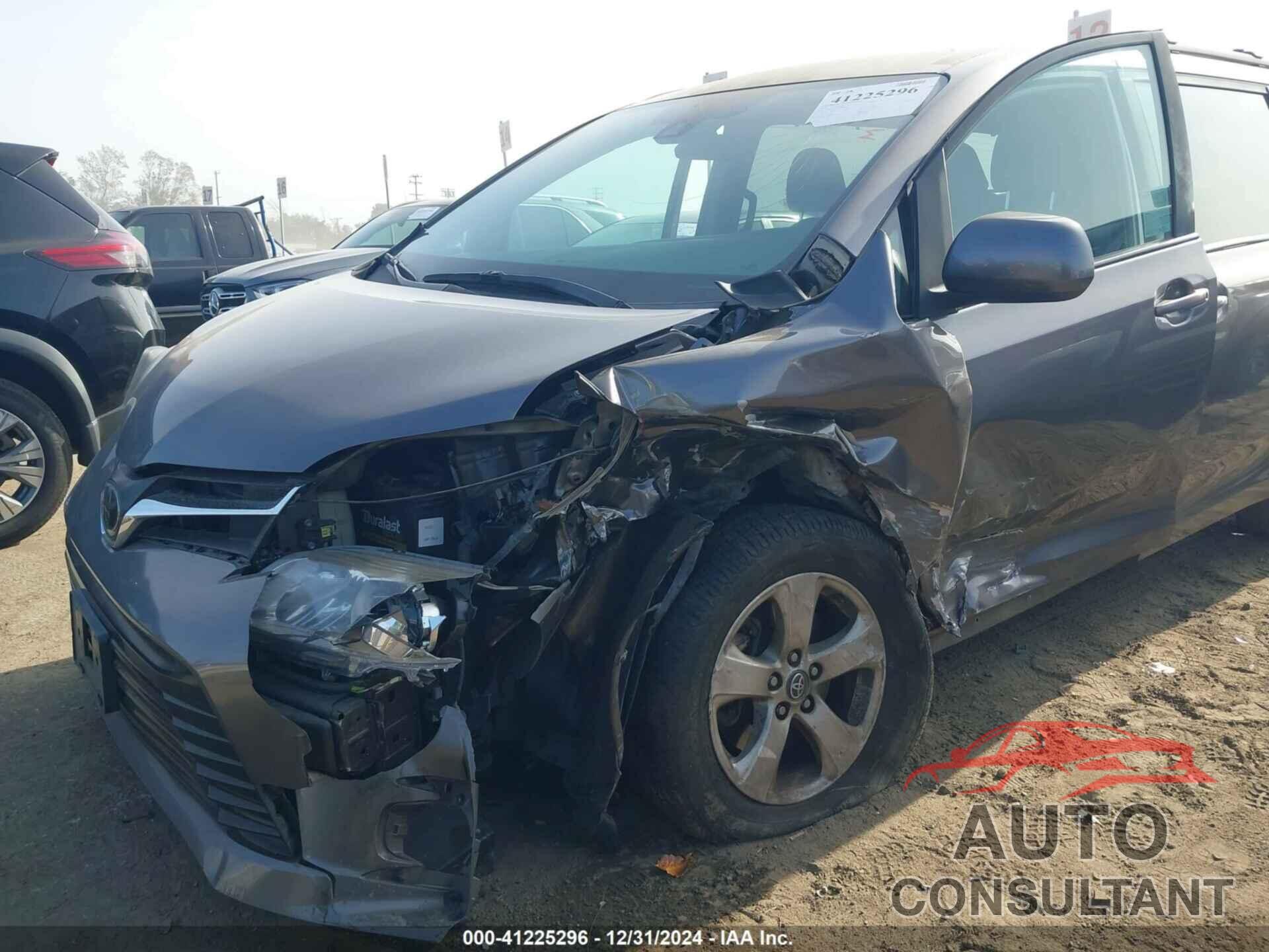 TOYOTA SIENNA 2019 - 5TDKZ3DC4KS987948