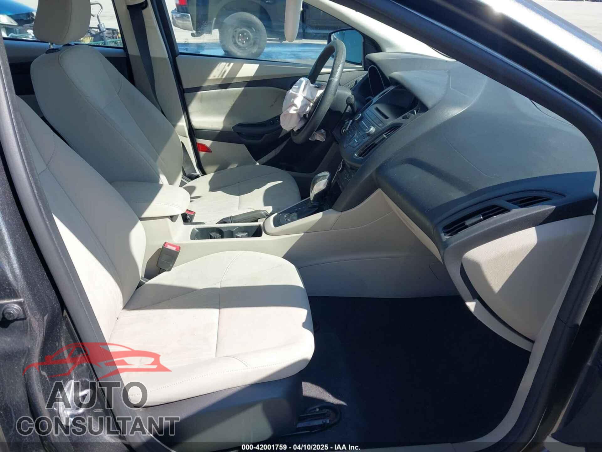 FORD FOCUS 2015 - 1FADP3F26FL218092