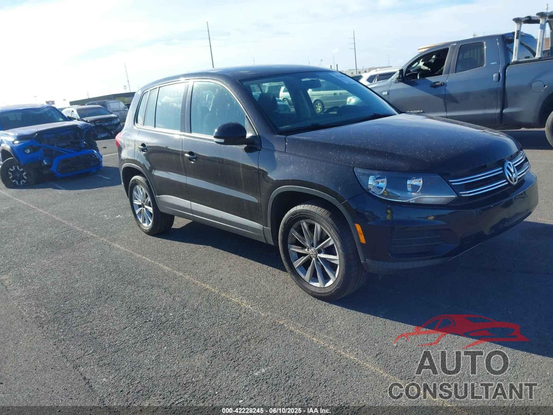 VOLKSWAGEN TIGUAN LIMITED 2018 - WVGAV7AX0JK004268