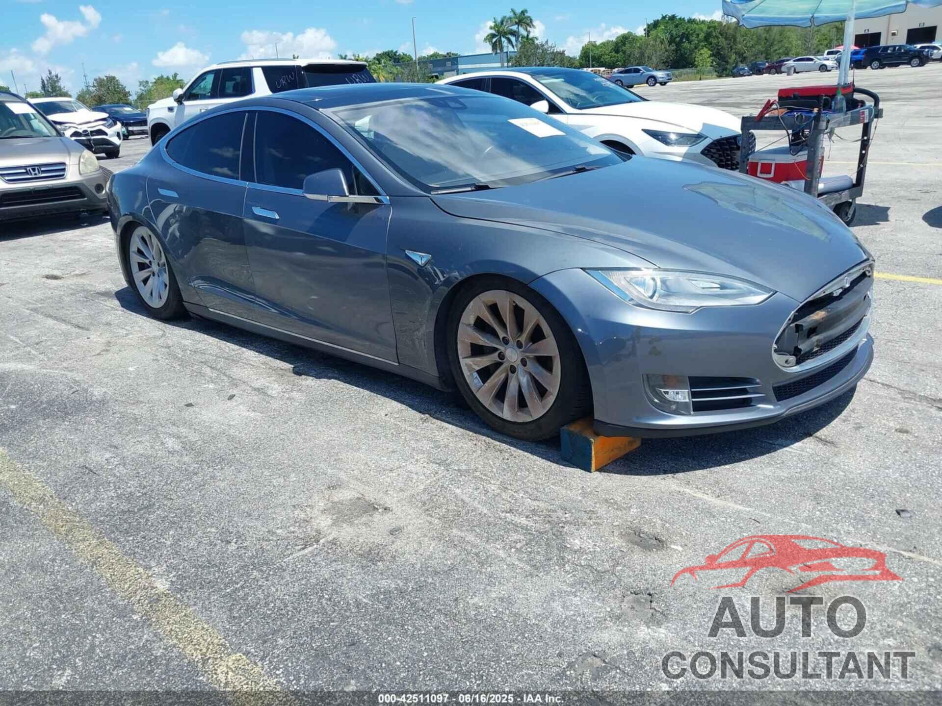 TESLA MODEL S 2013 - 5YJSA1DP9DFP06121