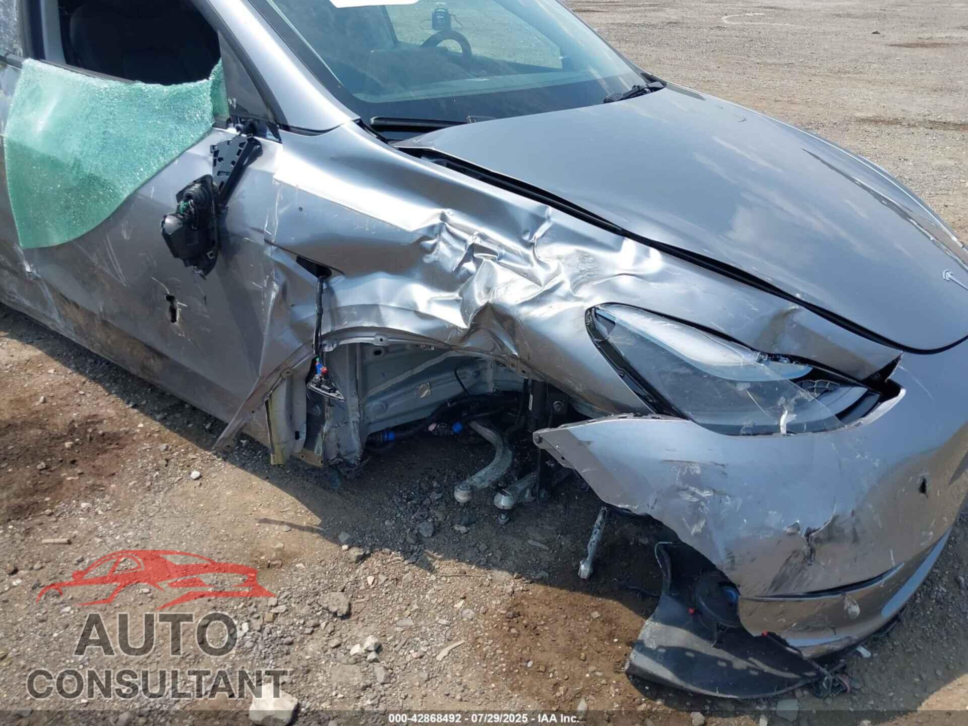 TESLA MODEL Y 2025 - 7SAYGDEEXSF291365
