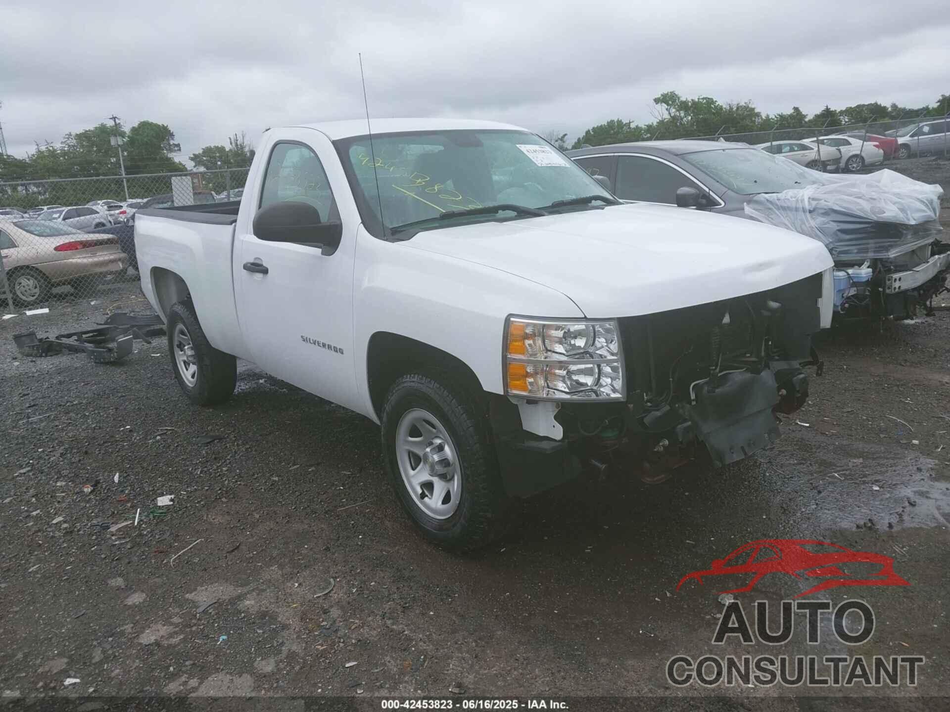 CHEVROLET SILVERADO 1500 2013 - 1GCNCPEA2DZ271375