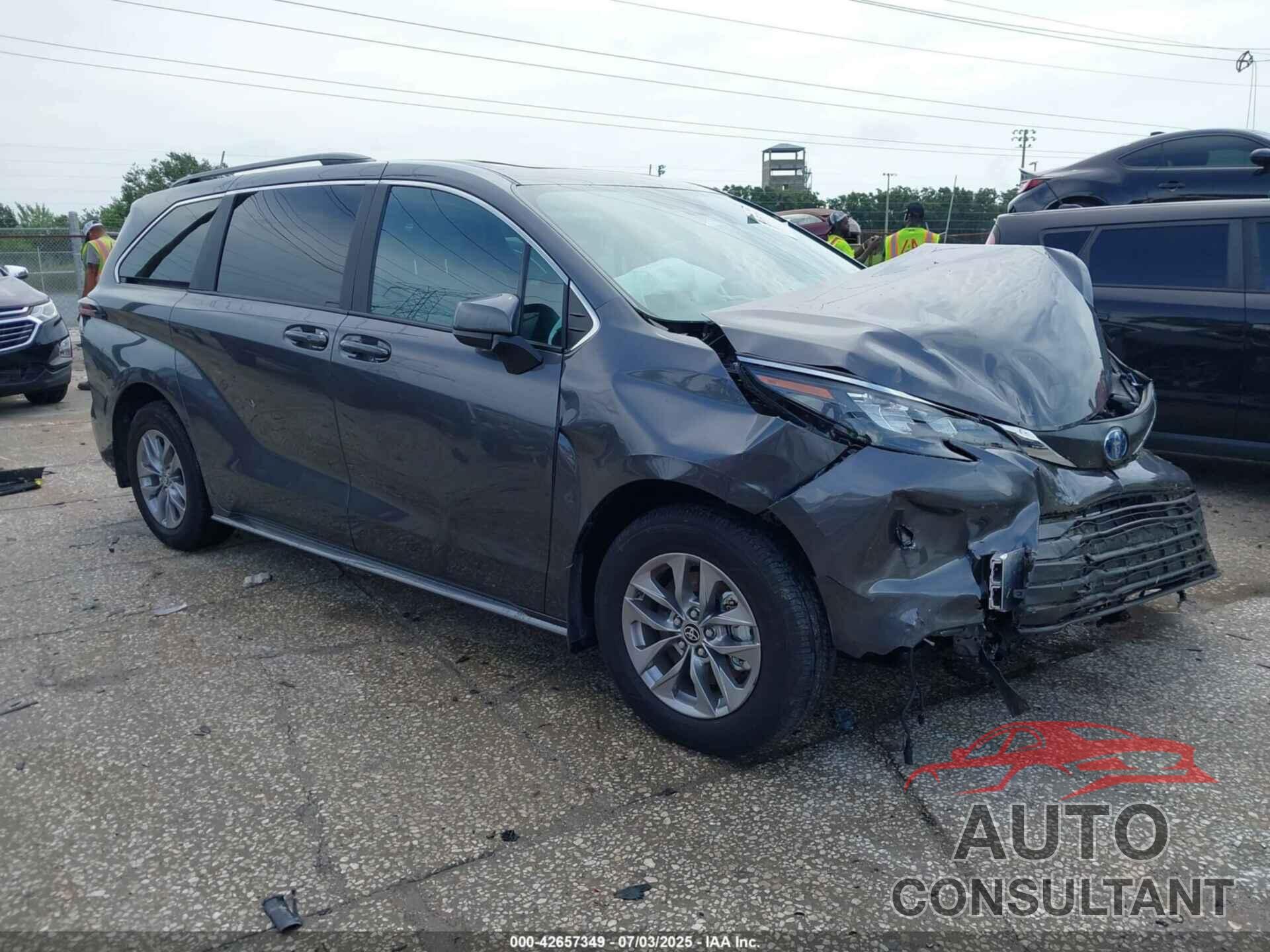 TOYOTA SIENNA 2025 - 5TDBSKFC7SS160831