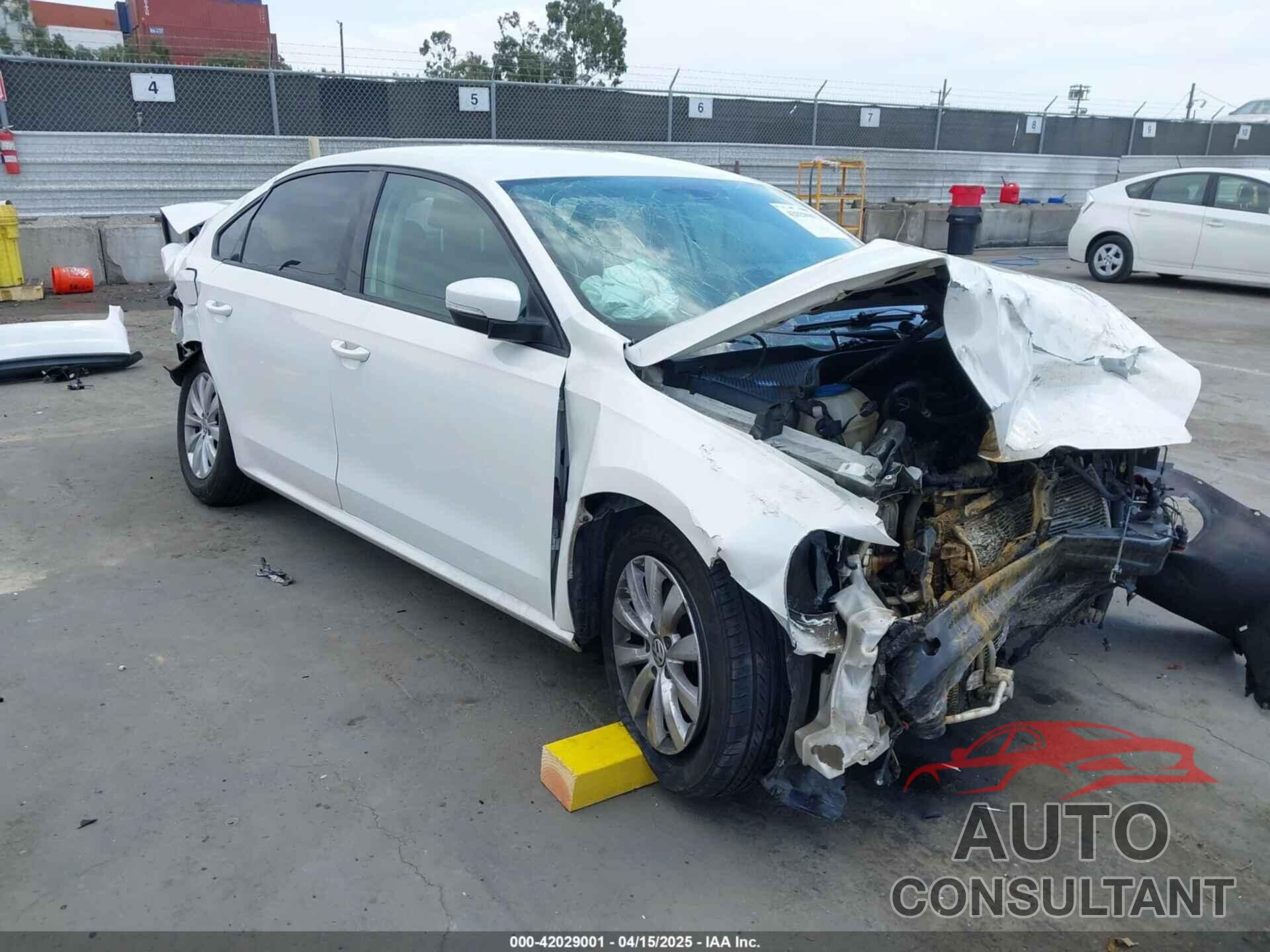 VOLKSWAGEN PASSAT 2014 - 1VWAT7A30EC113737