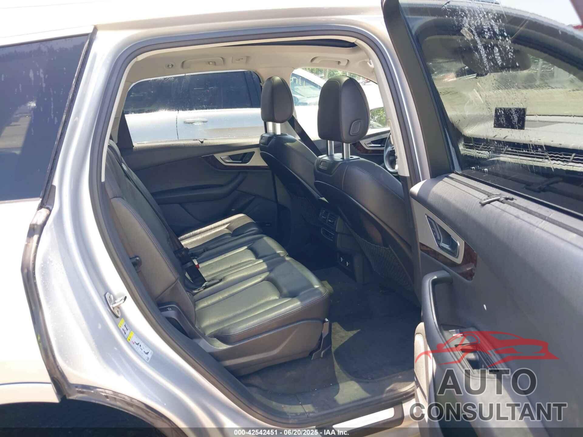 AUDI Q7 2018 - WA1LHAF74JD015170