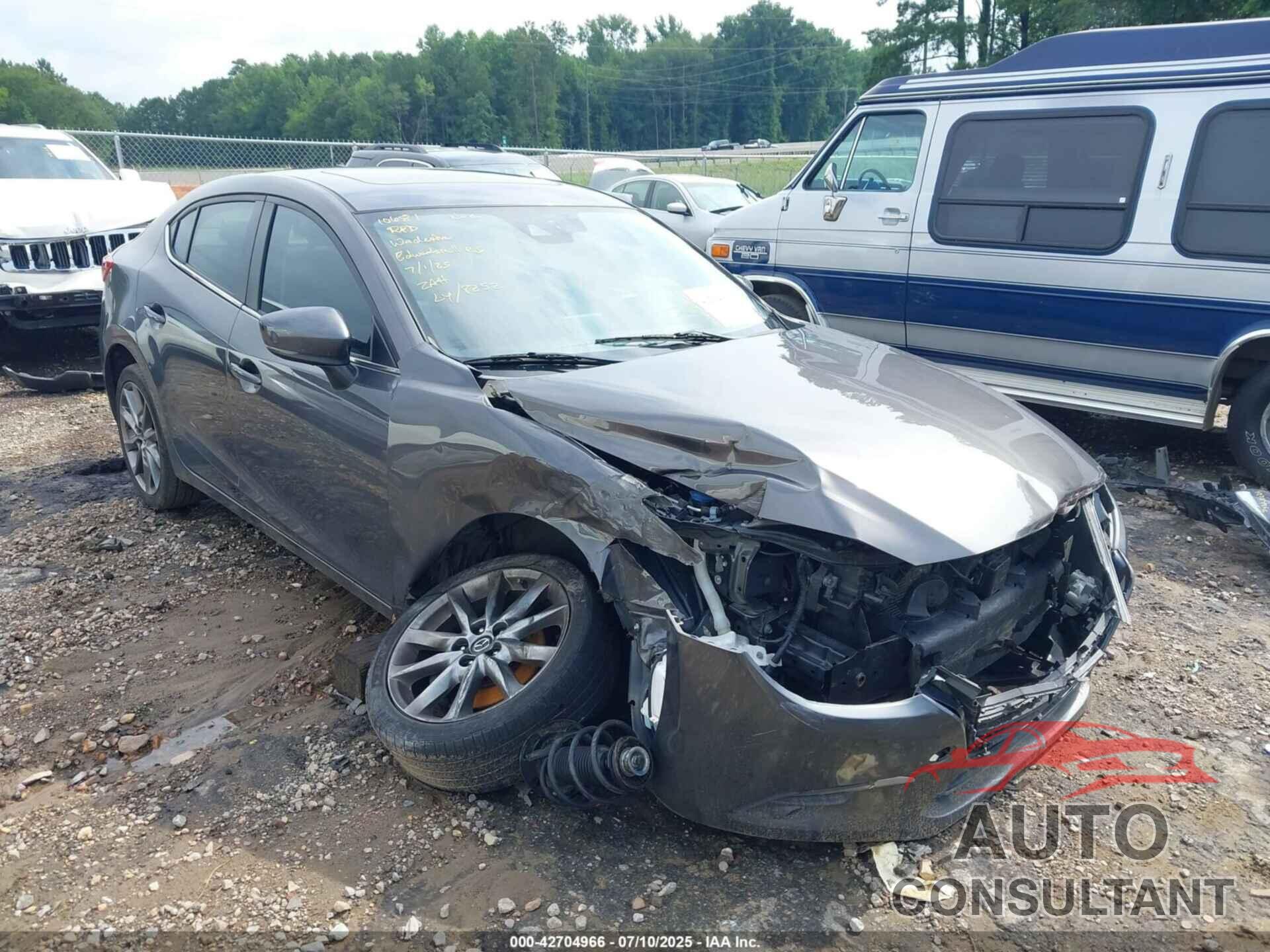 MAZDA MAZDA3 2018 - 3MZBN1W38JM248252