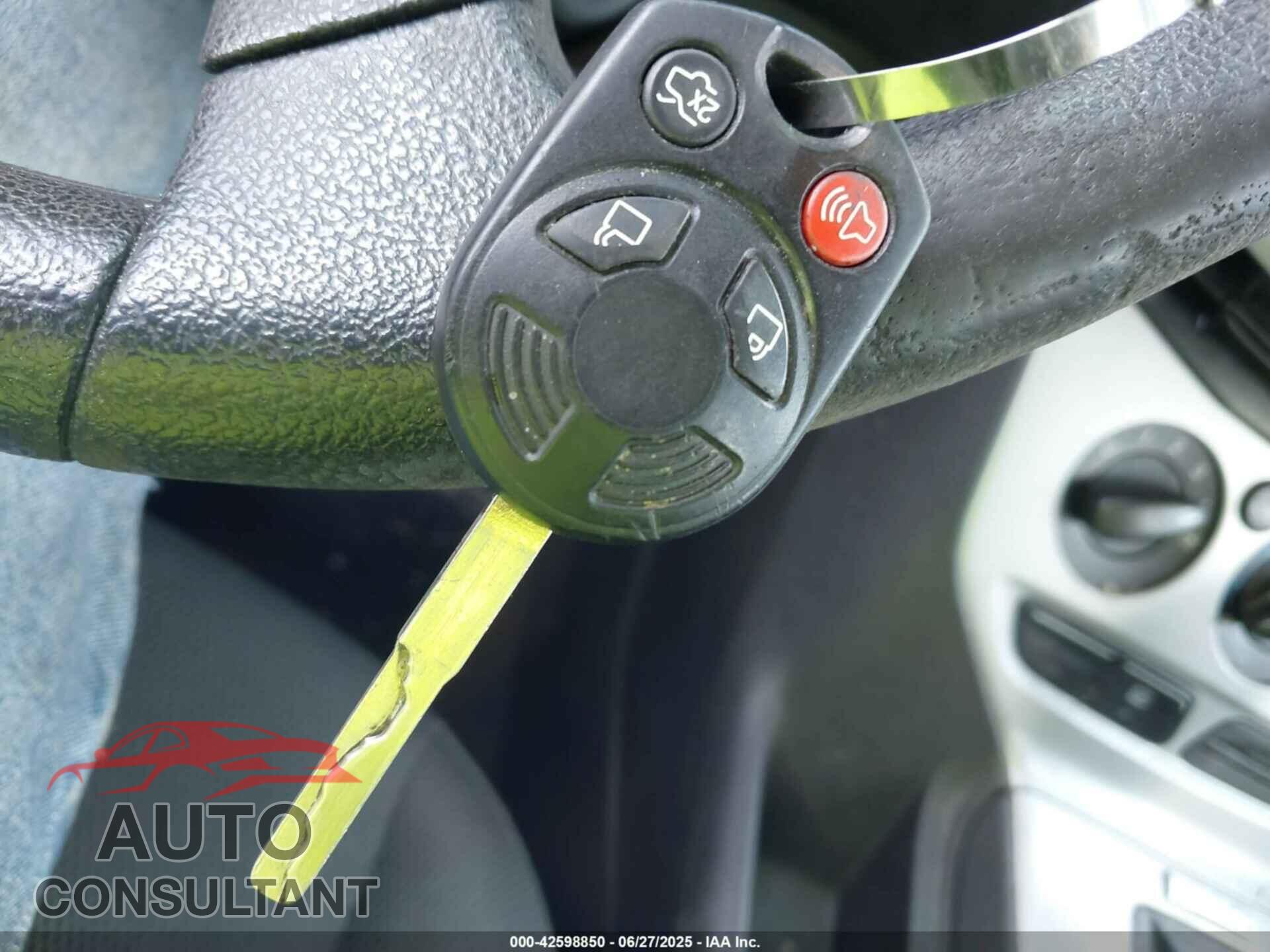 FORD FOCUS 2014 - 1FADP3F23EL427210
