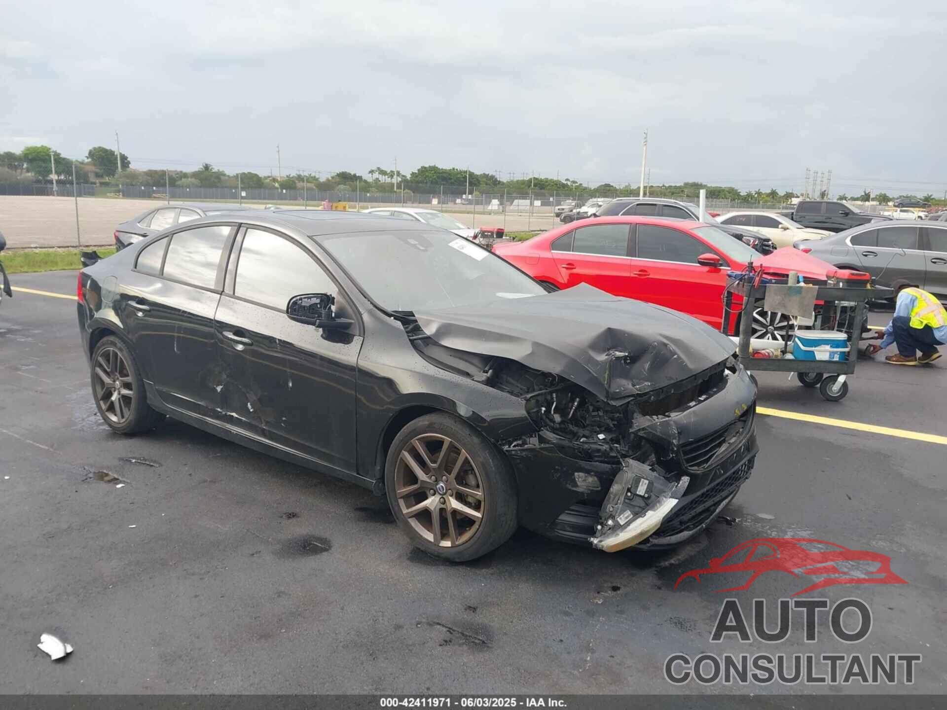 VOLVO S60 2017 - YV126MFL8H2422804