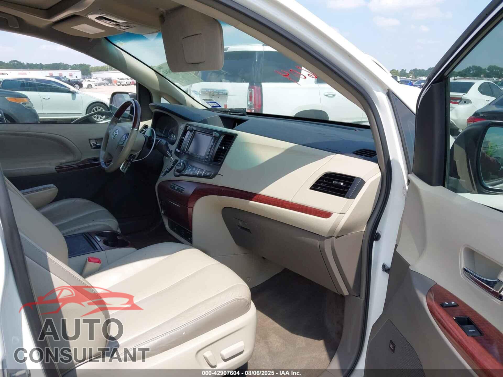 TOYOTA SIENNA 2013 - 5TDYK3DC2DS347318
