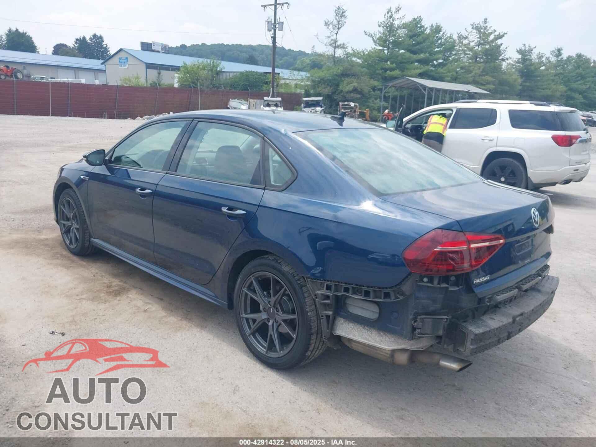 VOLKSWAGEN PASSAT 2018 - 1VWAA7A38JC039791