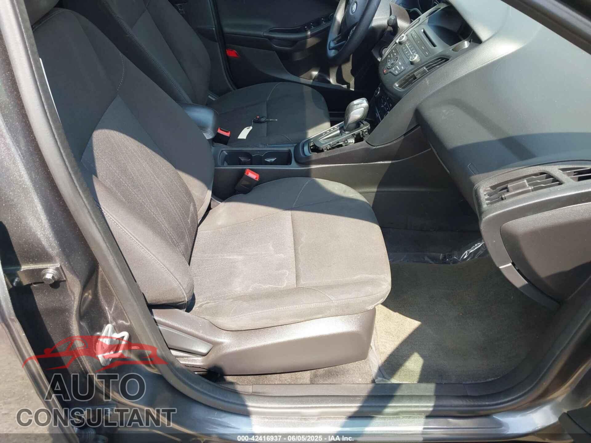 FORD FOCUS 2015 - 1FADP3F2XFL370361